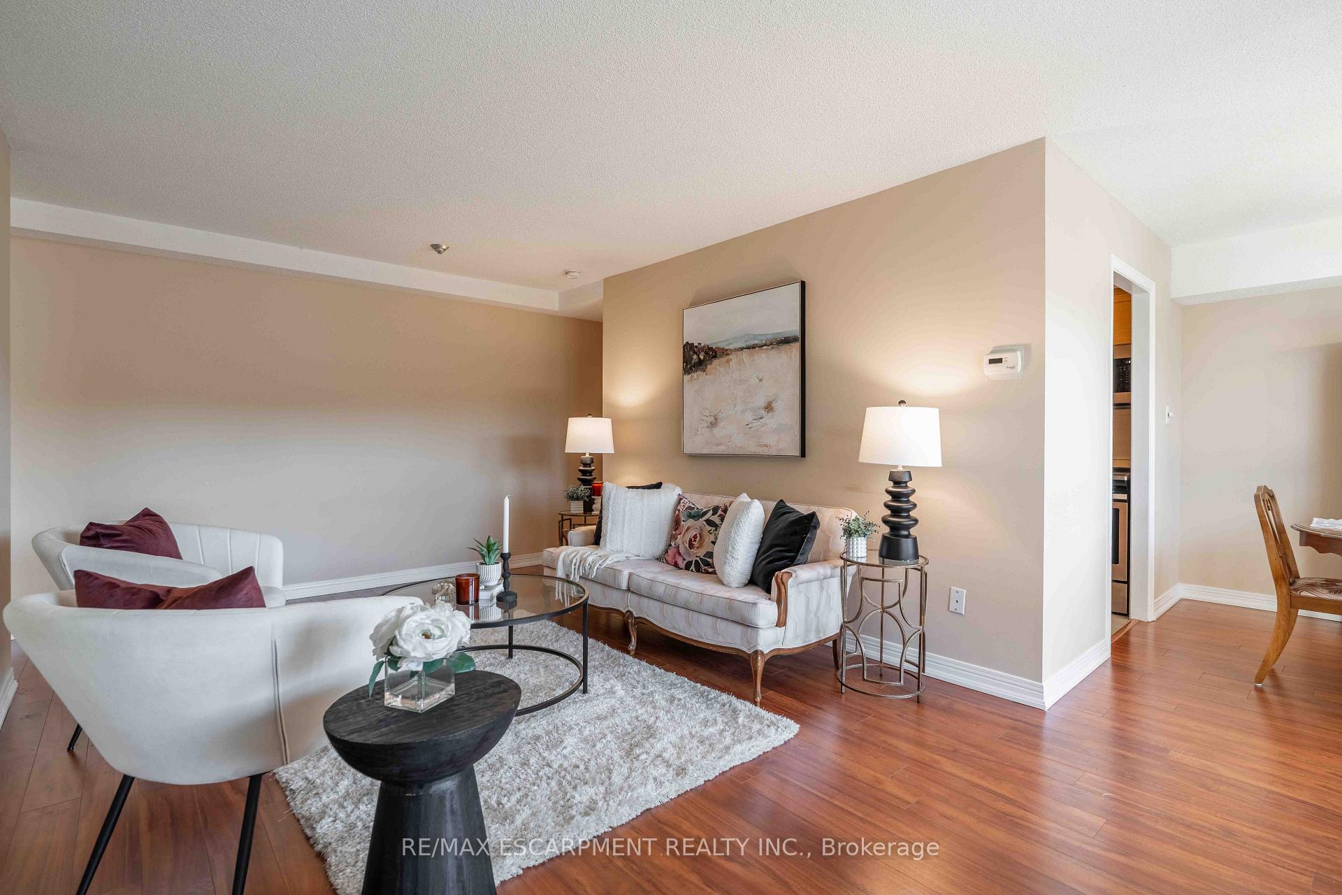 Photo 3 of Unit 6, 606 Village Green Boulevard, Hamilton, Stoney Creek — HOMEH