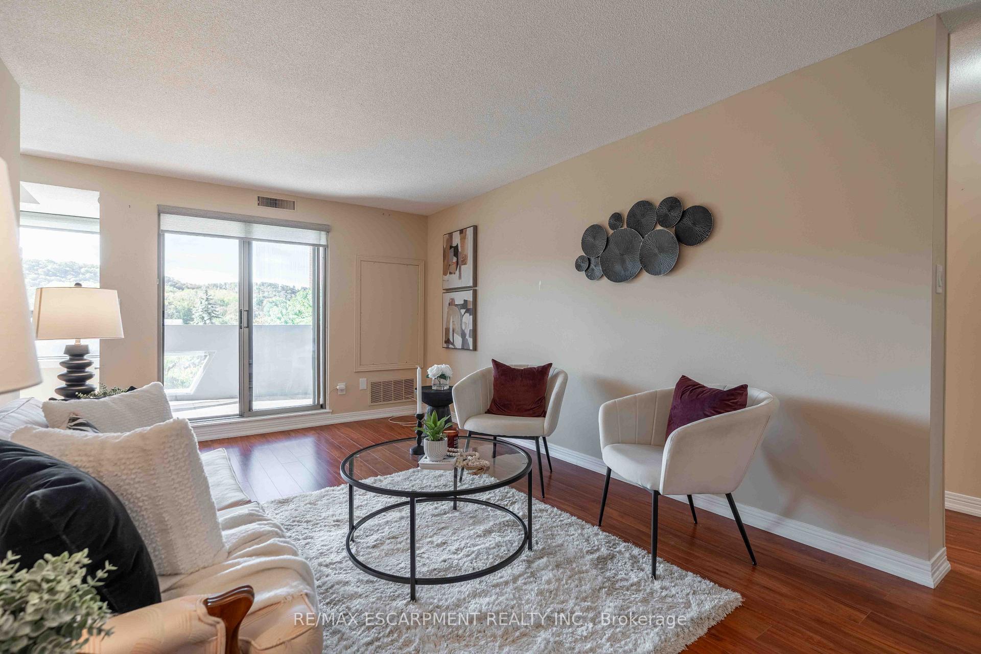 Photo 4 of Unit 6, 606 Village Green Boulevard, Hamilton, Stoney Creek — HOMEH