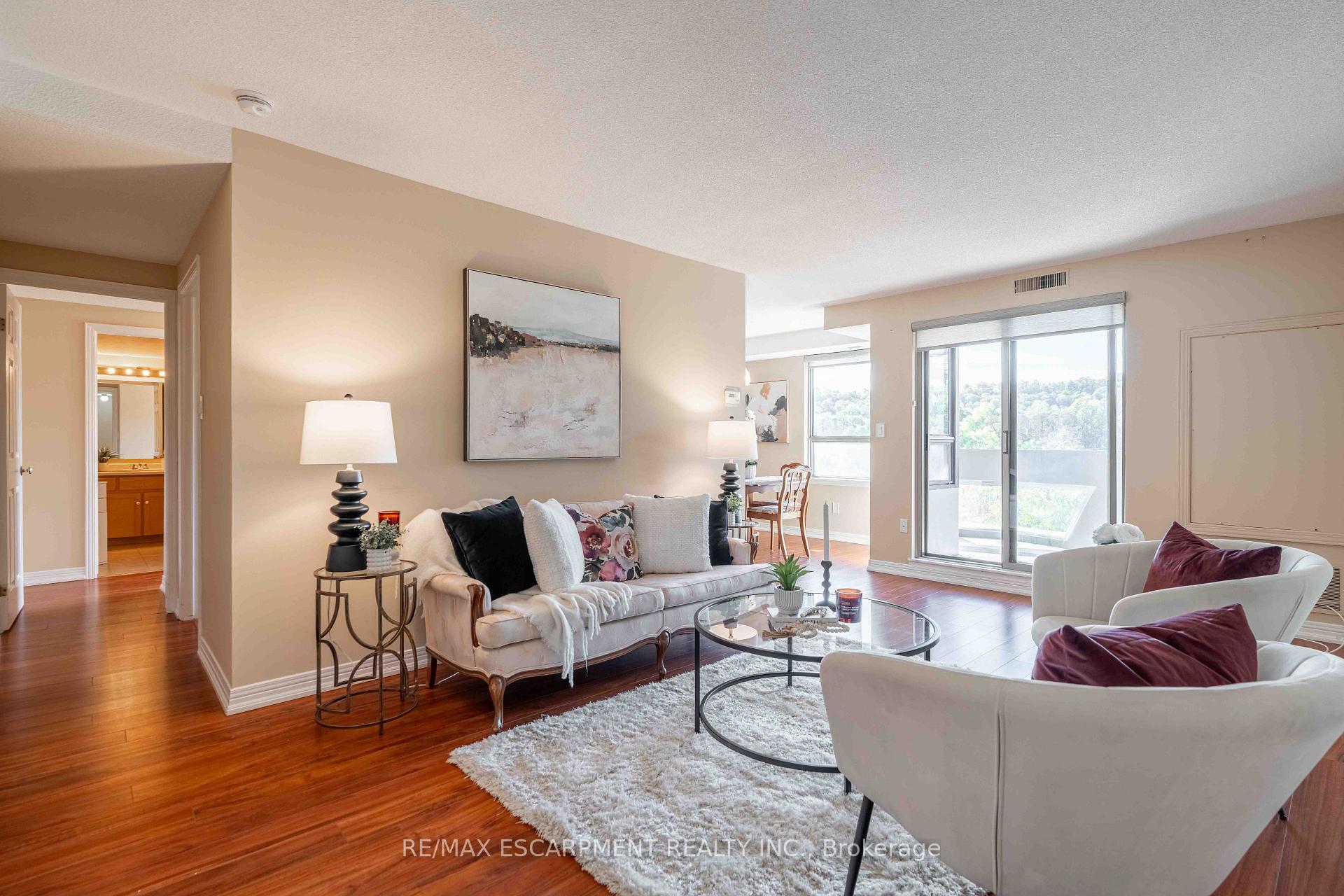Photo 5 of Unit 6, 606 Village Green Boulevard, Hamilton, Stoney Creek — HOMEH