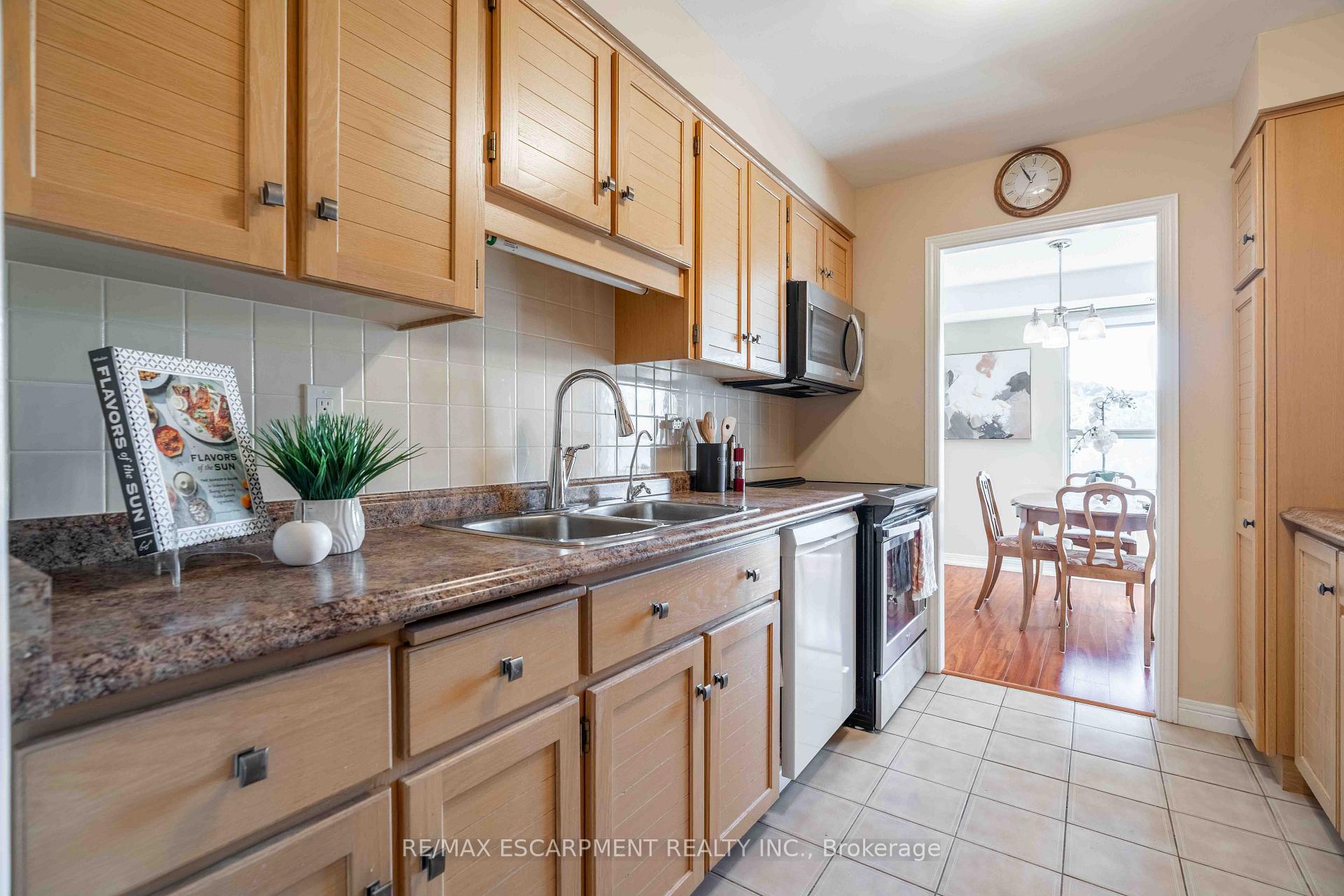 Photo 6 of Unit 6, 606 Village Green Boulevard, Hamilton, Stoney Creek — HOMEH