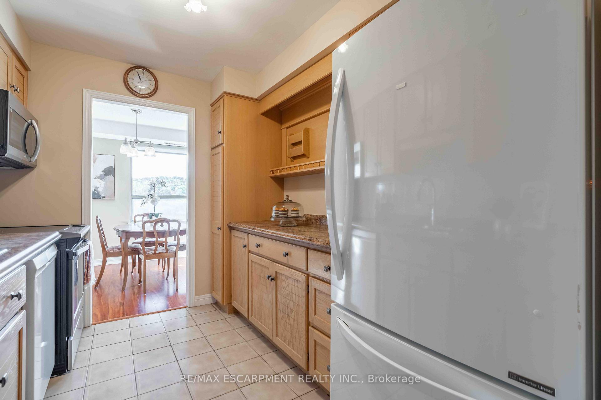 Photo 7 of Unit 6, 606 Village Green Boulevard, Hamilton, Stoney Creek — HOMEH