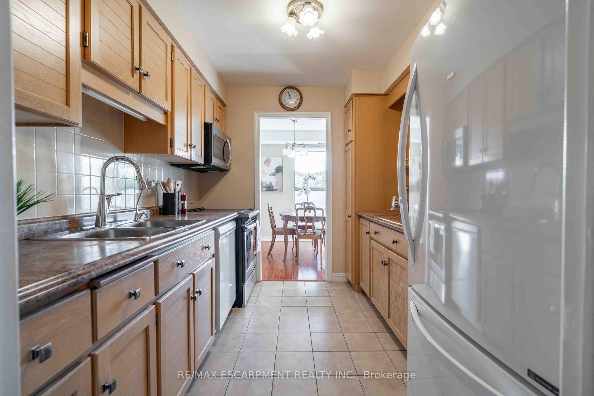 Photo 8 of Unit 6, 606 Village Green Boulevard, Hamilton, Stoney Creek — HOMEH