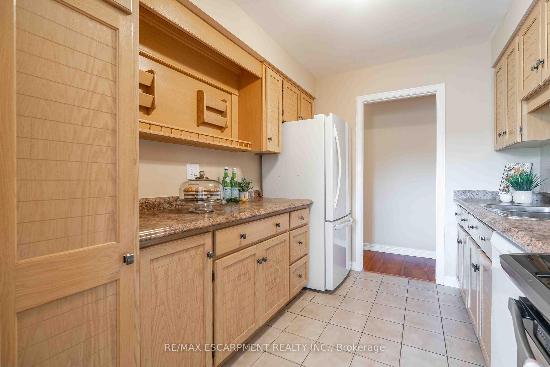 Photo 10 of Unit 6, 606 Village Green Boulevard, Hamilton, Stoney Creek — HOMEH