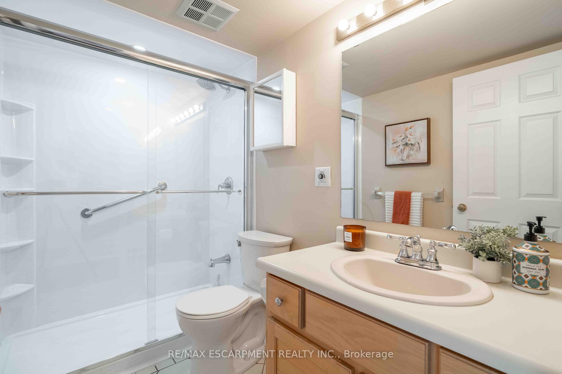 Photo 24 of Unit 6, 606 Village Green Boulevard, Hamilton, Stoney Creek — HOMEH