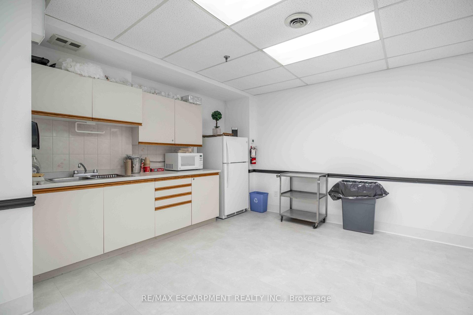 Photo 35 of Unit 6, 606 Village Green Boulevard, Hamilton, Stoney Creek — HOMEH