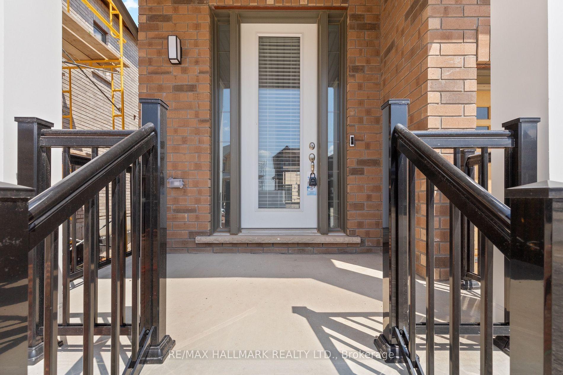 Photo 2 of 16 Crossmore Crescent, Cambridge, Westview — HOMEH