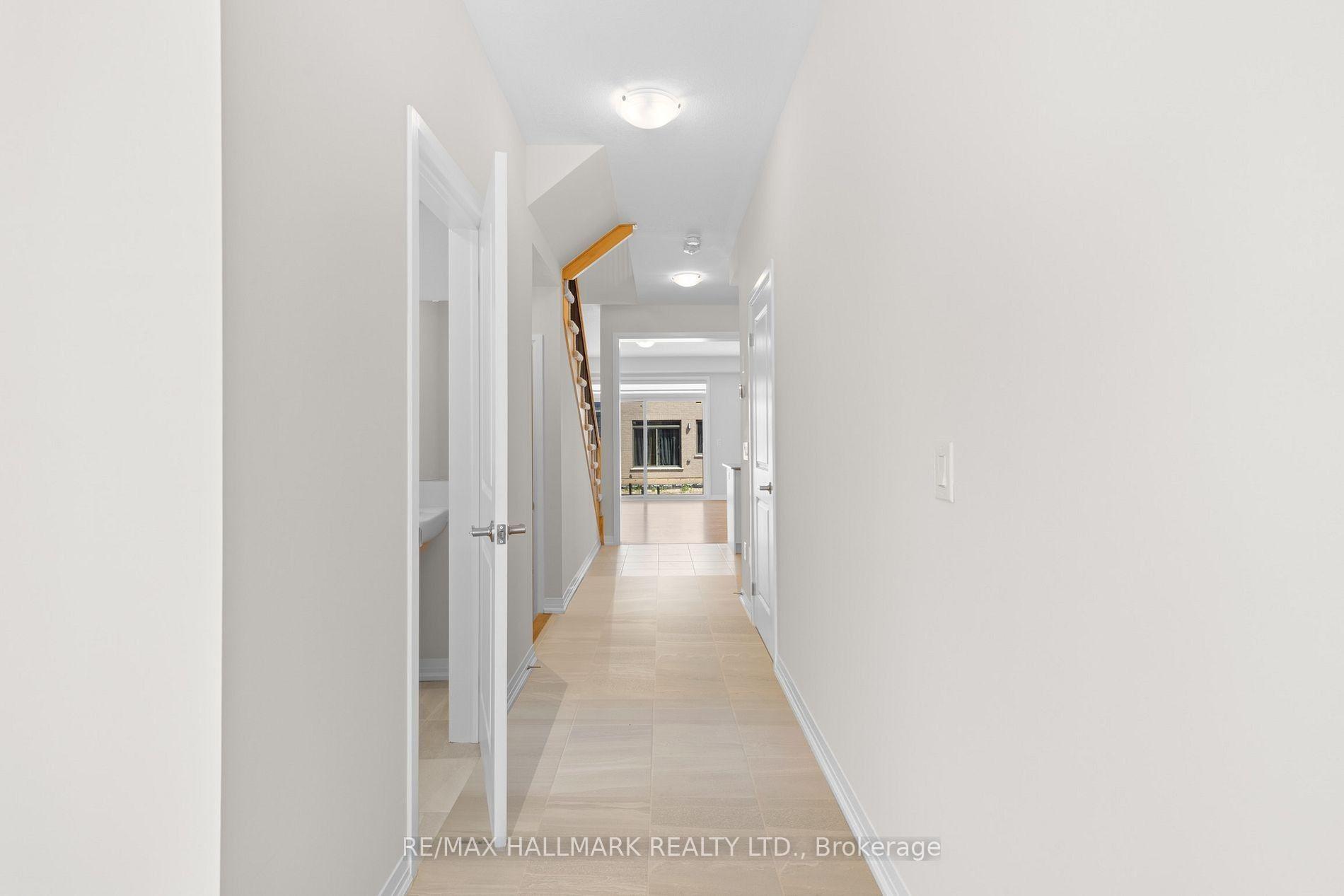 Photo 4 of 16 Crossmore Crescent, Cambridge, Westview — HOMEH