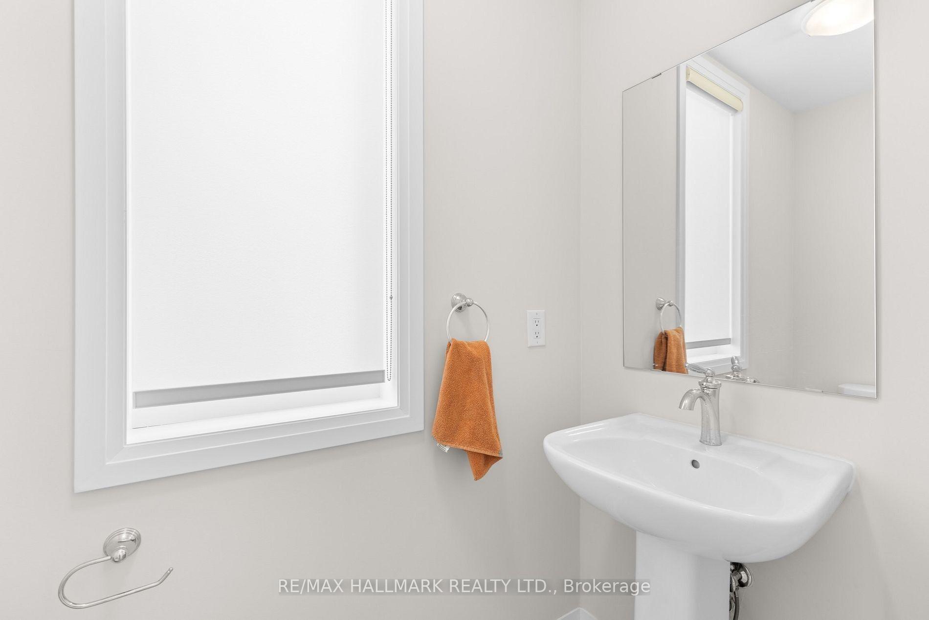Photo 5 of 16 Crossmore Crescent, Cambridge, Westview — HOMEH