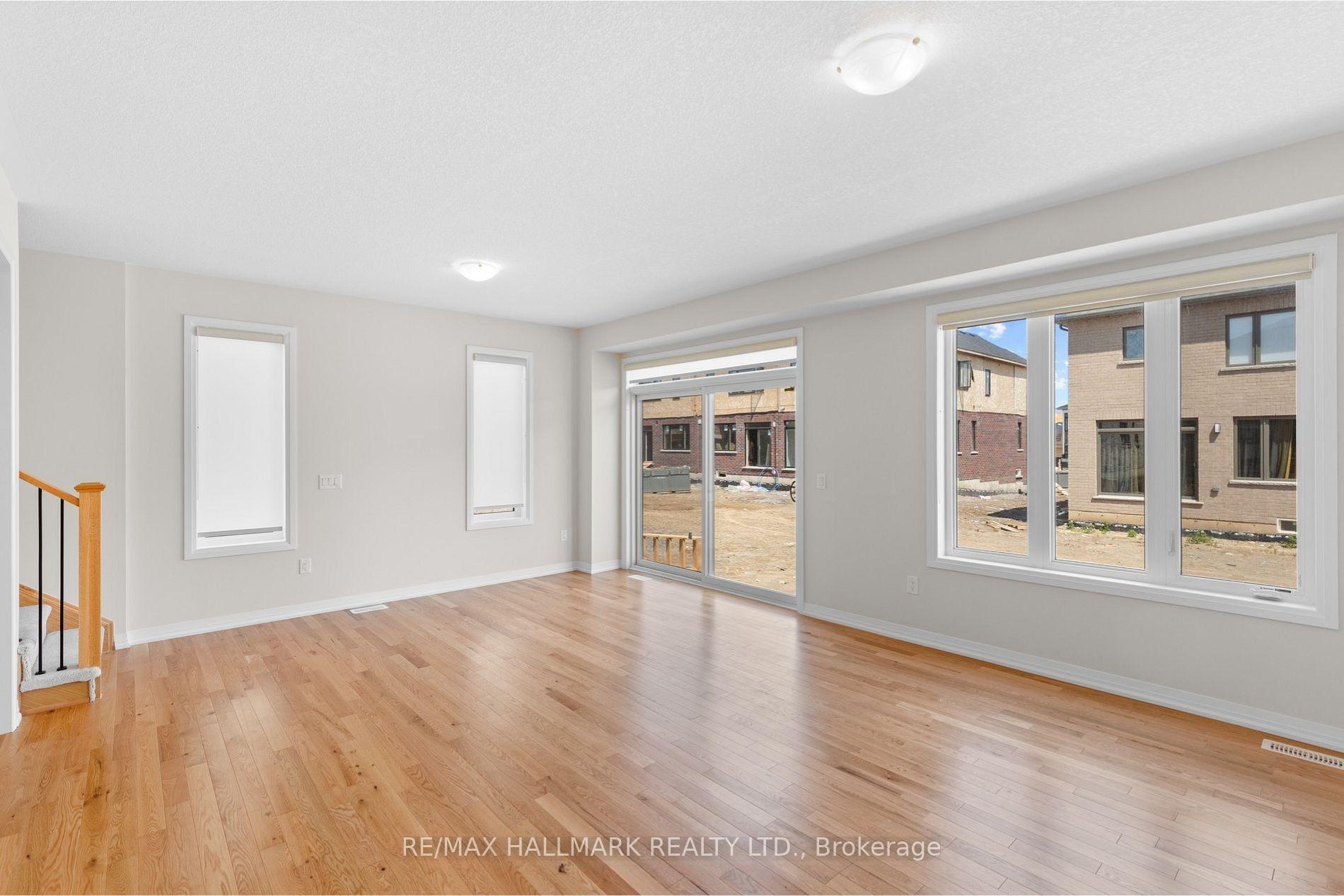 Photo 8 of 16 Crossmore Crescent, Cambridge, Westview — HOMEH