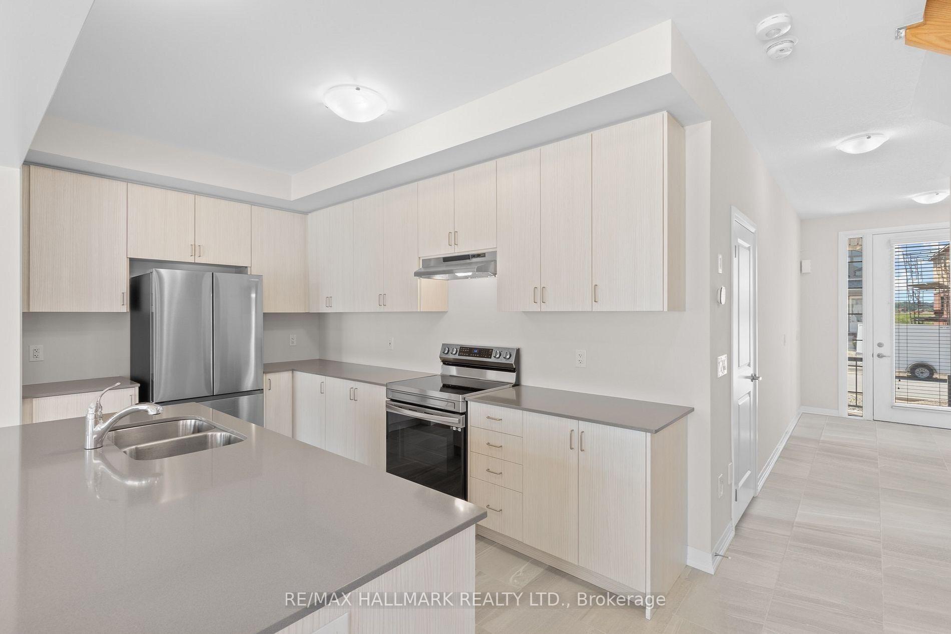 Photo 11 of 16 Crossmore Crescent, Cambridge, Westview — HOMEH