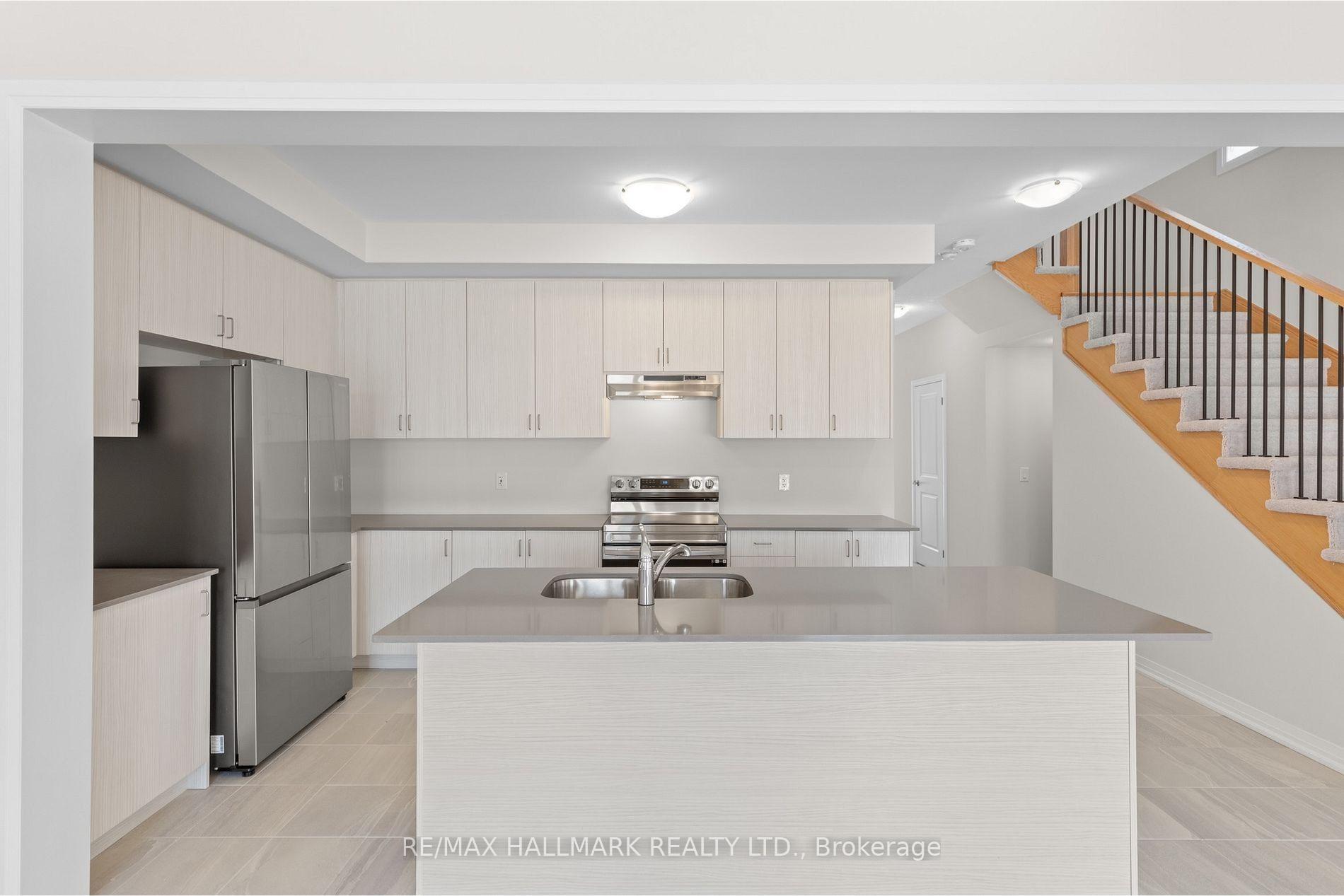 Photo 12 of 16 Crossmore Crescent, Cambridge, Westview — HOMEH