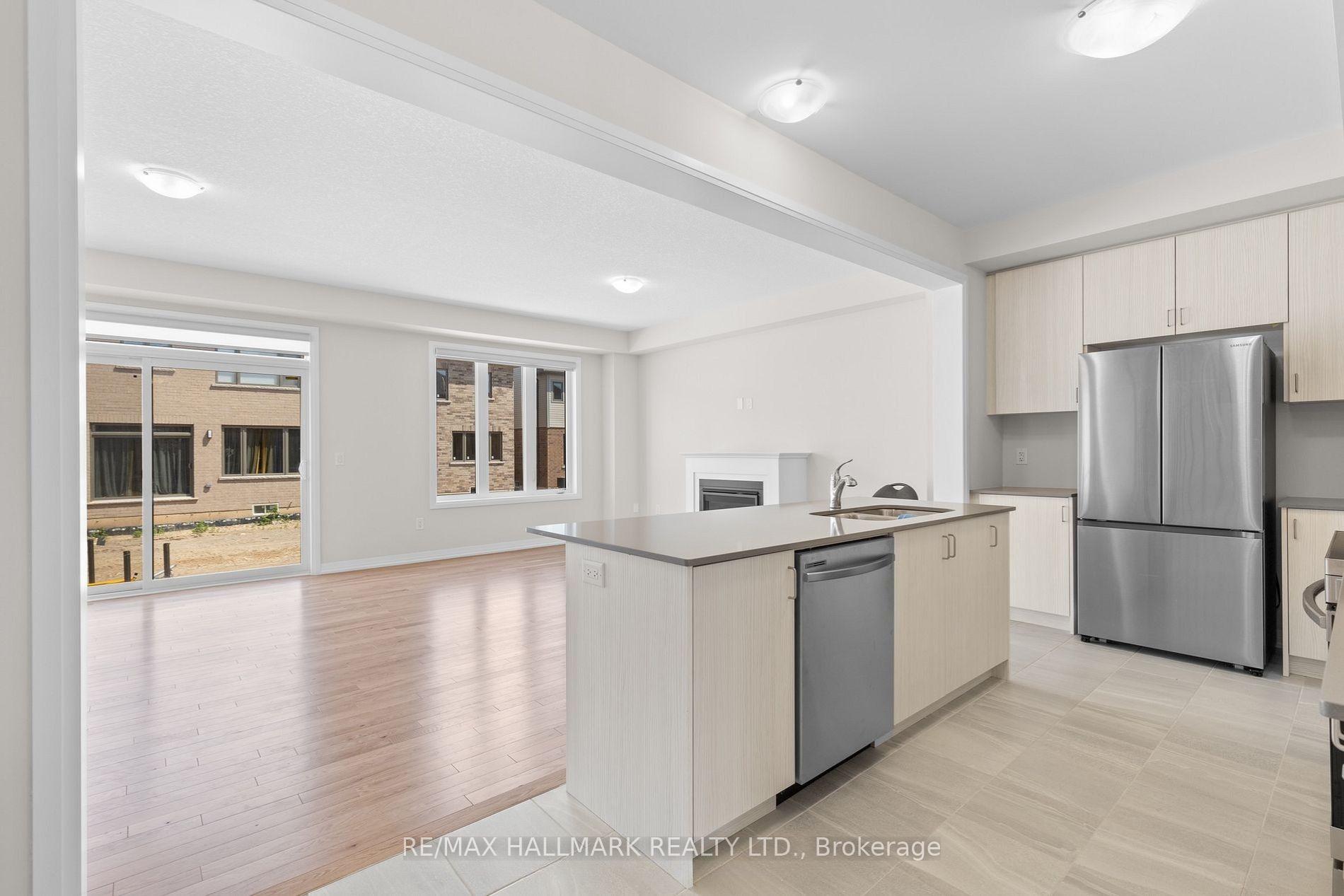 Photo 14 of 16 Crossmore Crescent, Cambridge, Westview — HOMEH