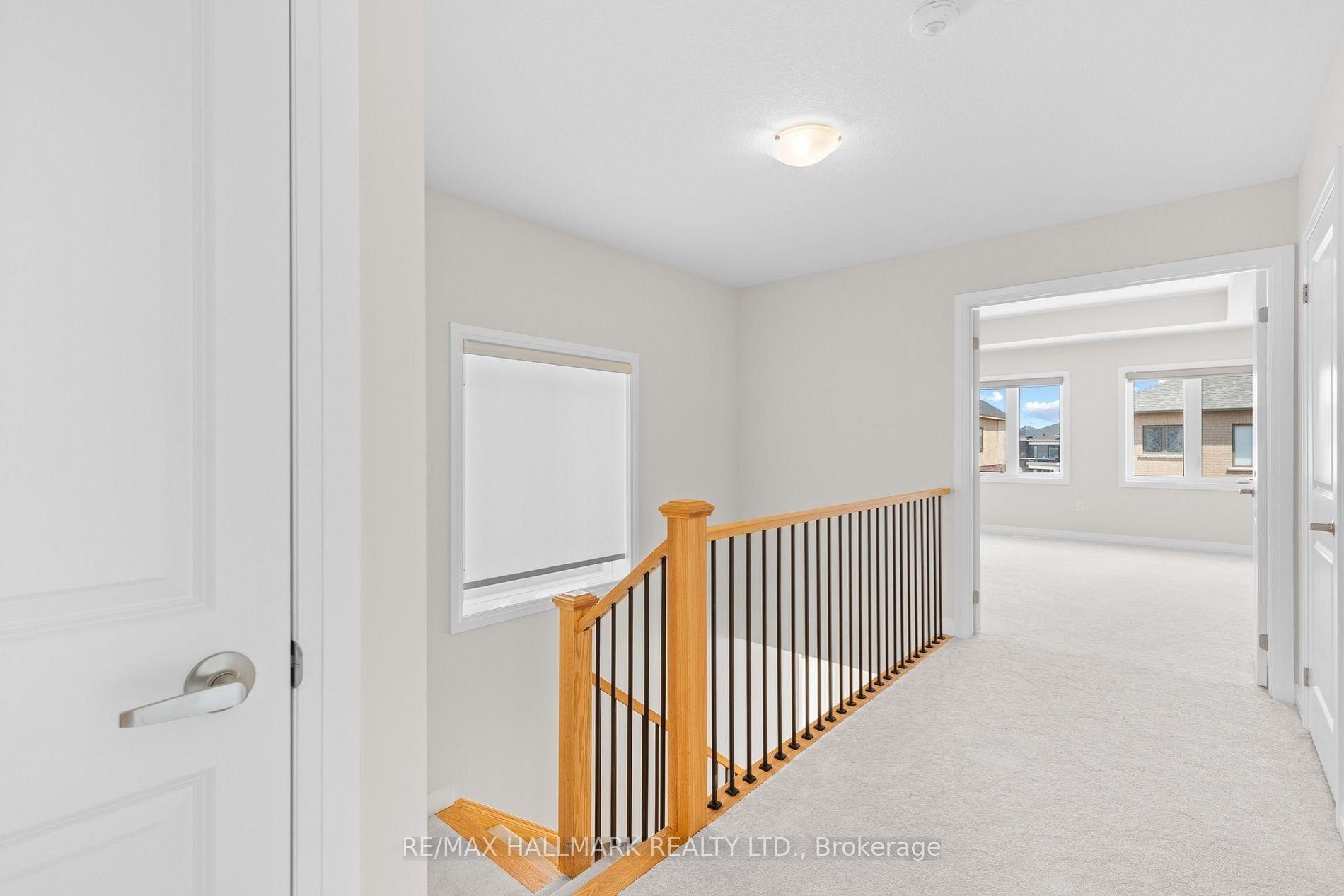 Photo 15 of 16 Crossmore Crescent, Cambridge, Westview — HOMEH