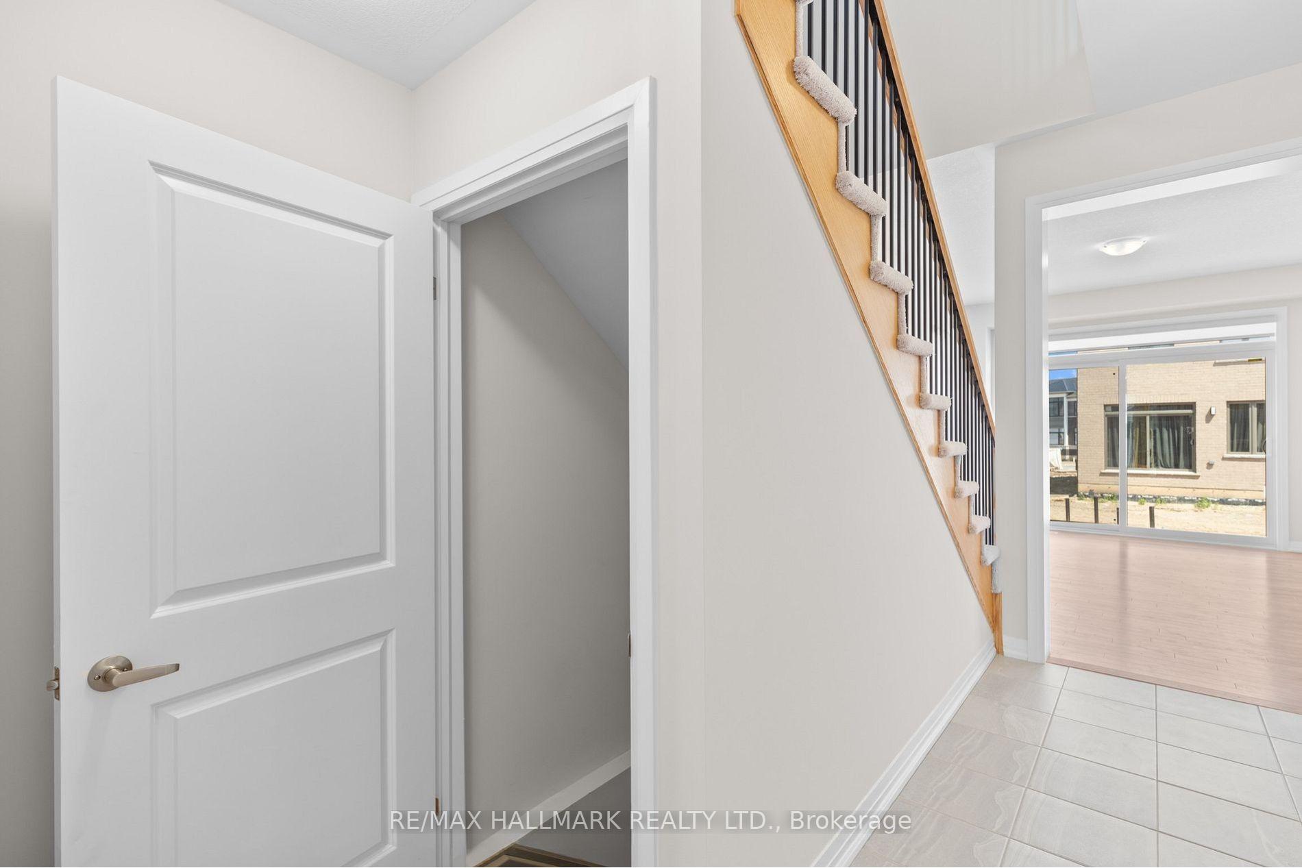 Photo 26 of 16 Crossmore Crescent, Cambridge, Westview — HOMEH