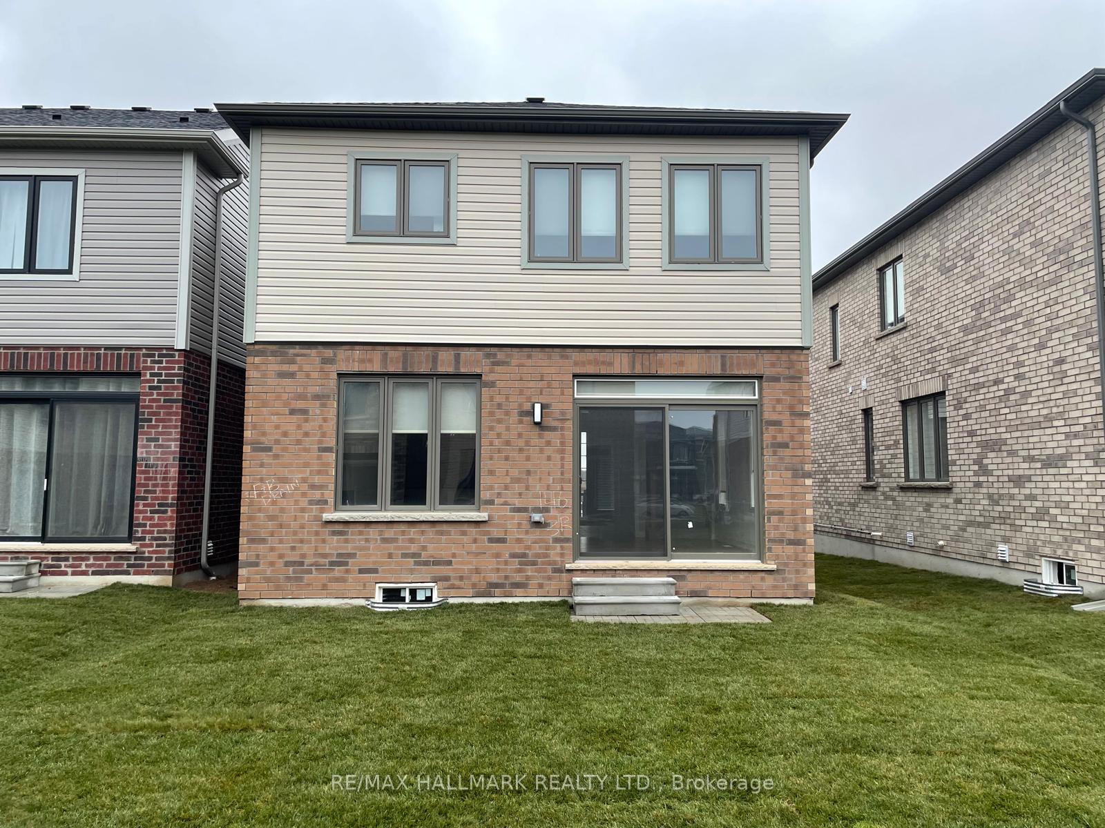 Photo 28 of 16 Crossmore Crescent, Cambridge, Westview — HOMEH