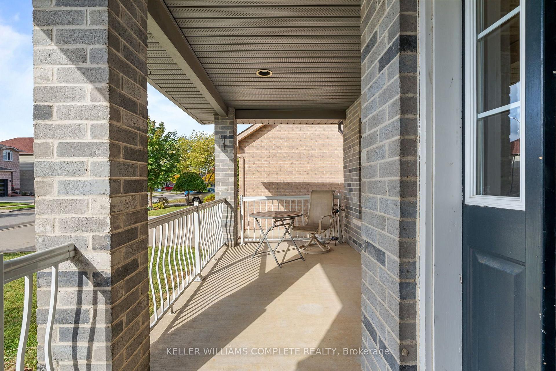 Photo 4 of 386 Old Mud Street, Hamilton, Stoney Creek Mountain — HOMEH