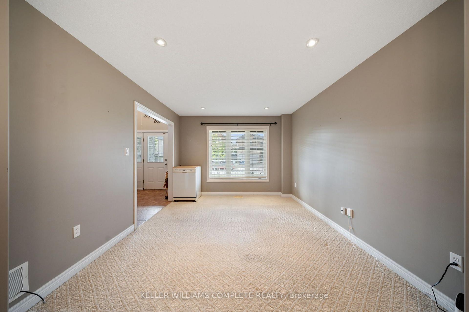 Photo 10 of 386 Old Mud Street, Hamilton, Stoney Creek Mountain — HOMEH