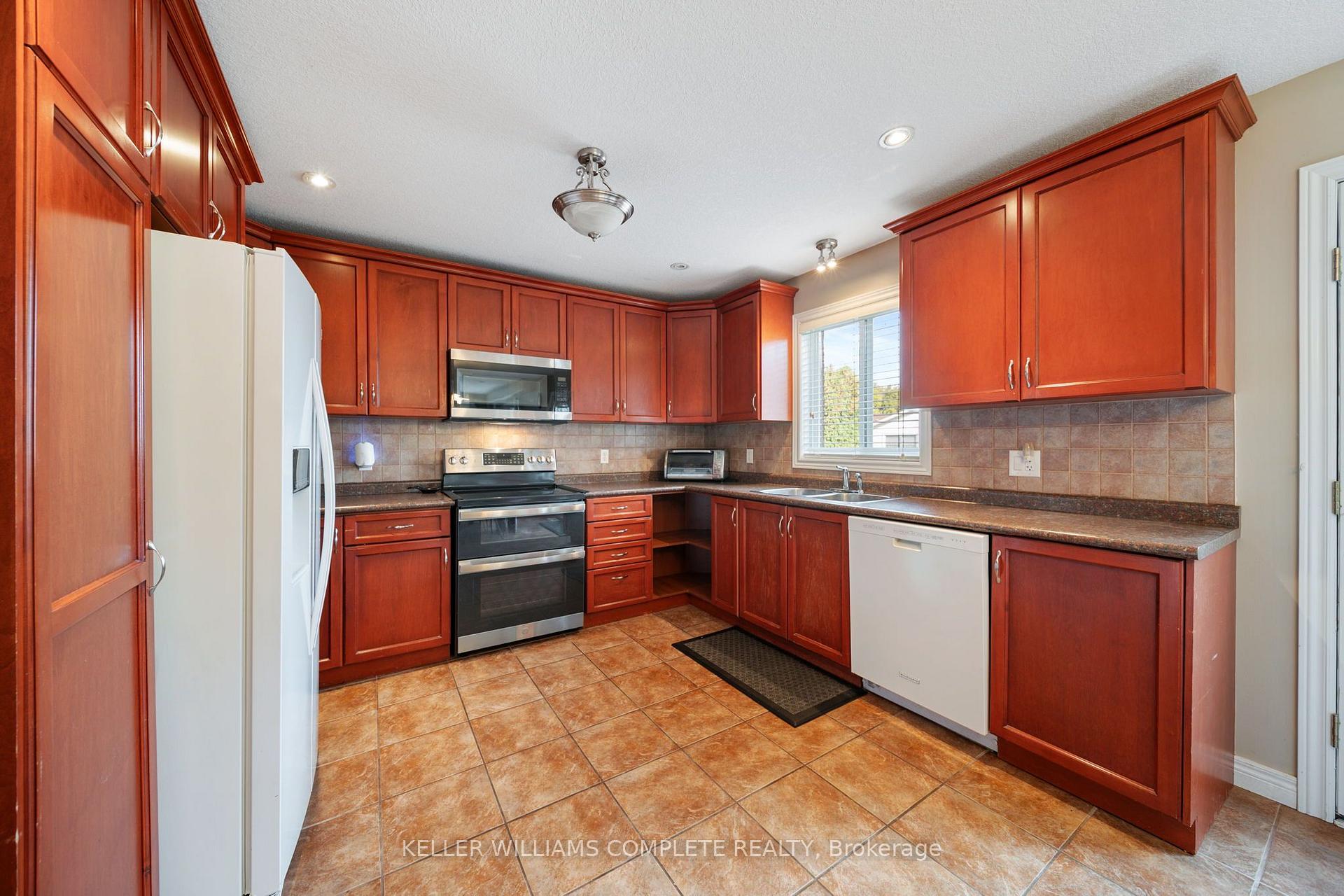 Photo 11 of 386 Old Mud Street, Hamilton, Stoney Creek Mountain — HOMEH