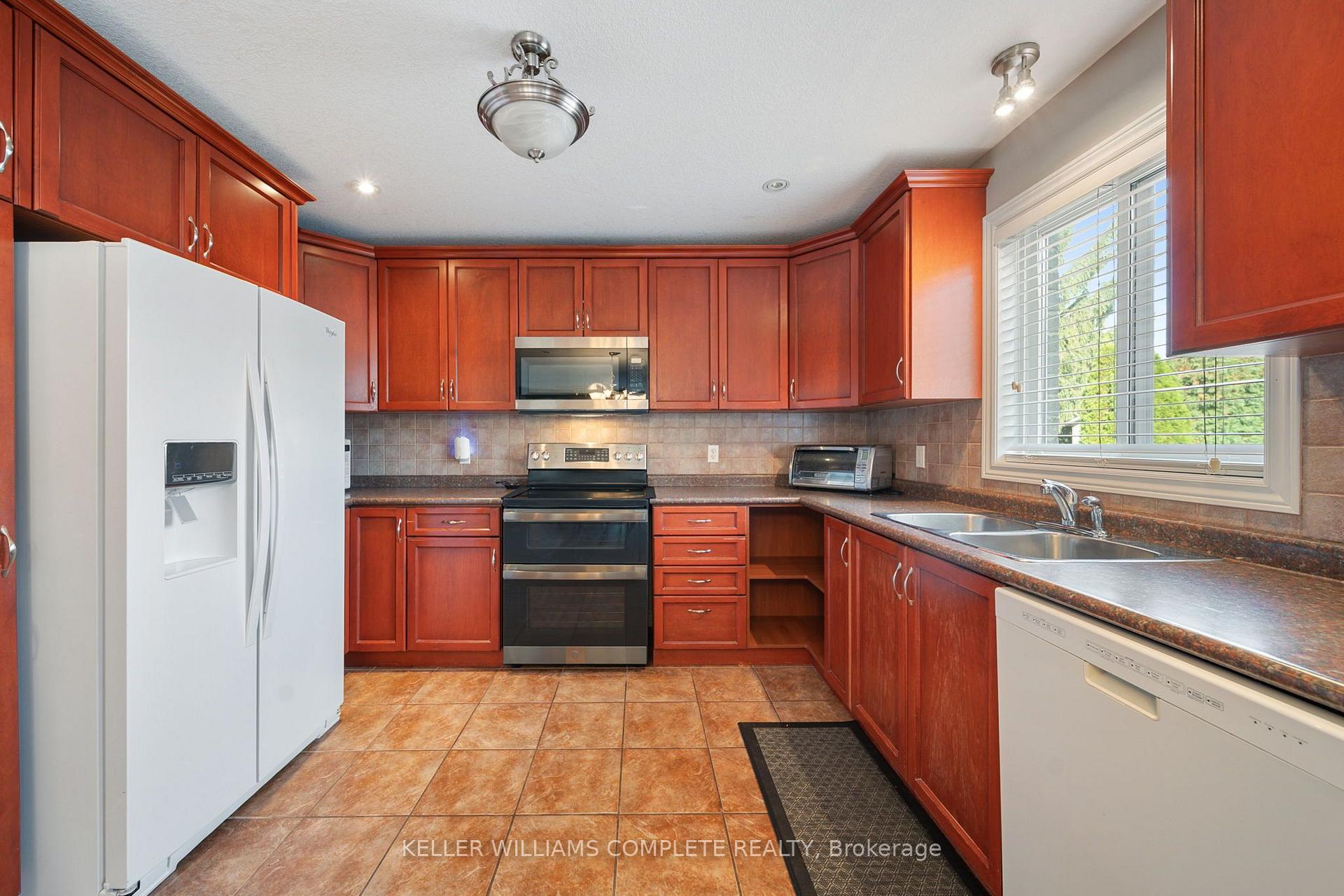 Photo 13 of 386 Old Mud Street, Hamilton, Stoney Creek Mountain — HOMEH