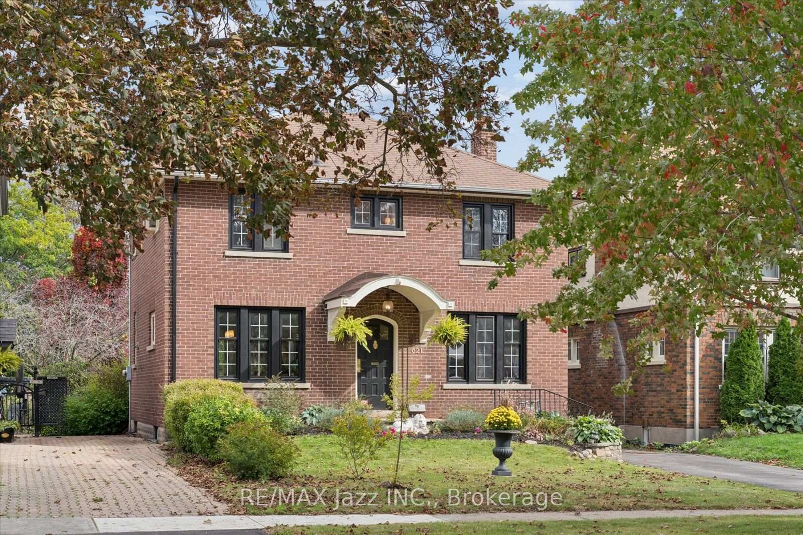 Photo 3 of 621 Masson Street, Oshawa, O'Neill — HOMEH