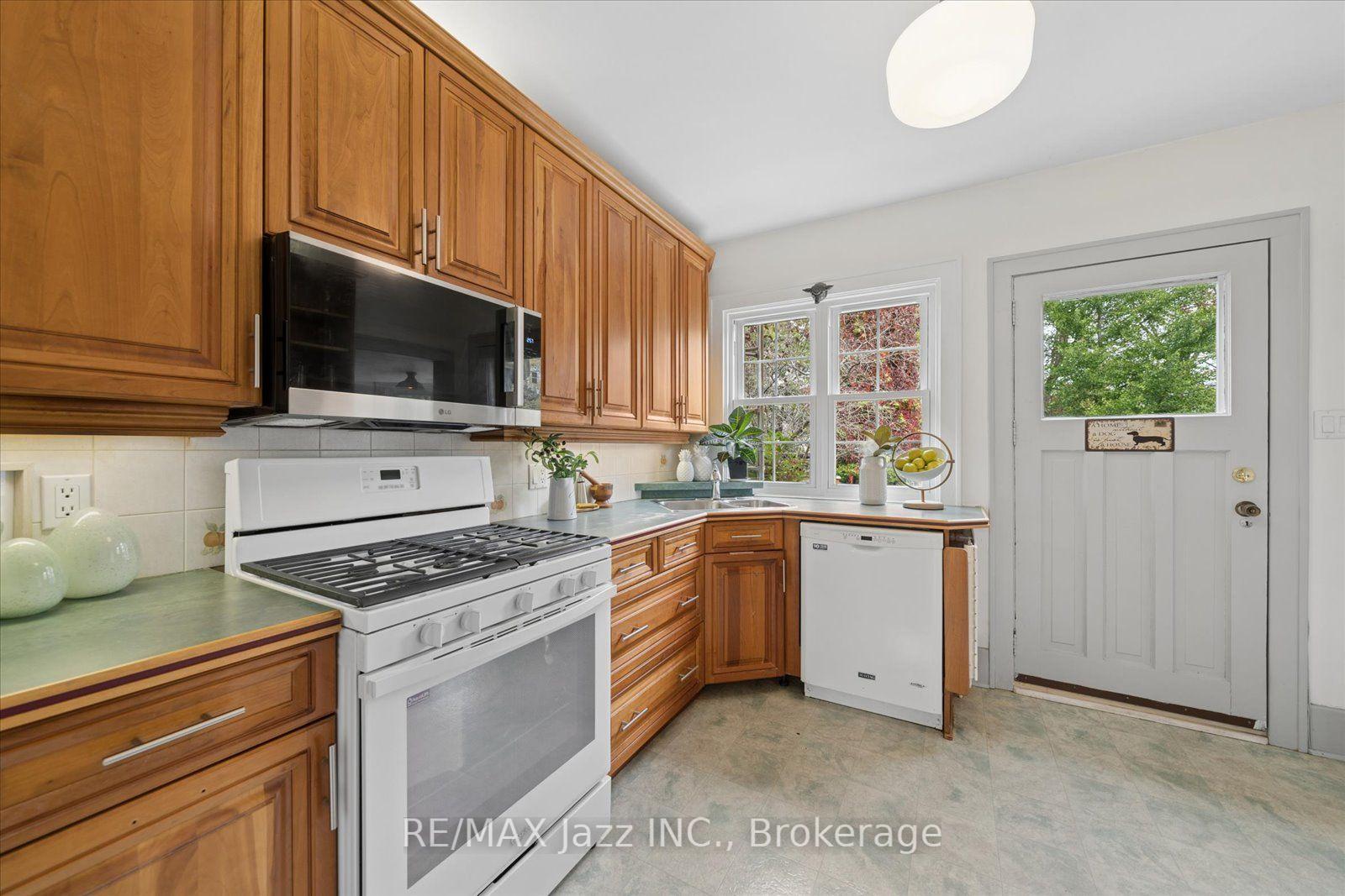 Photo 21 of 621 Masson Street, Oshawa, O'Neill — HOMEH
