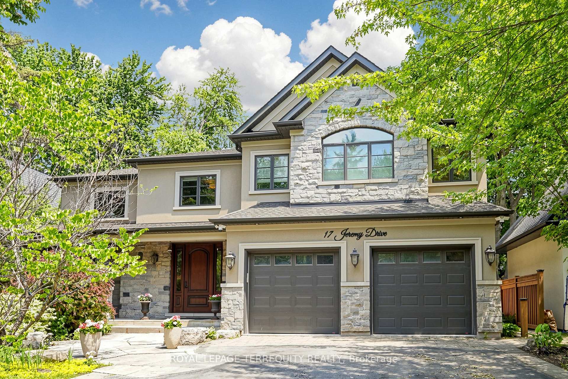 Photo 2 of 17 Jeremy Drive, Markham, Unionville — HOMEH