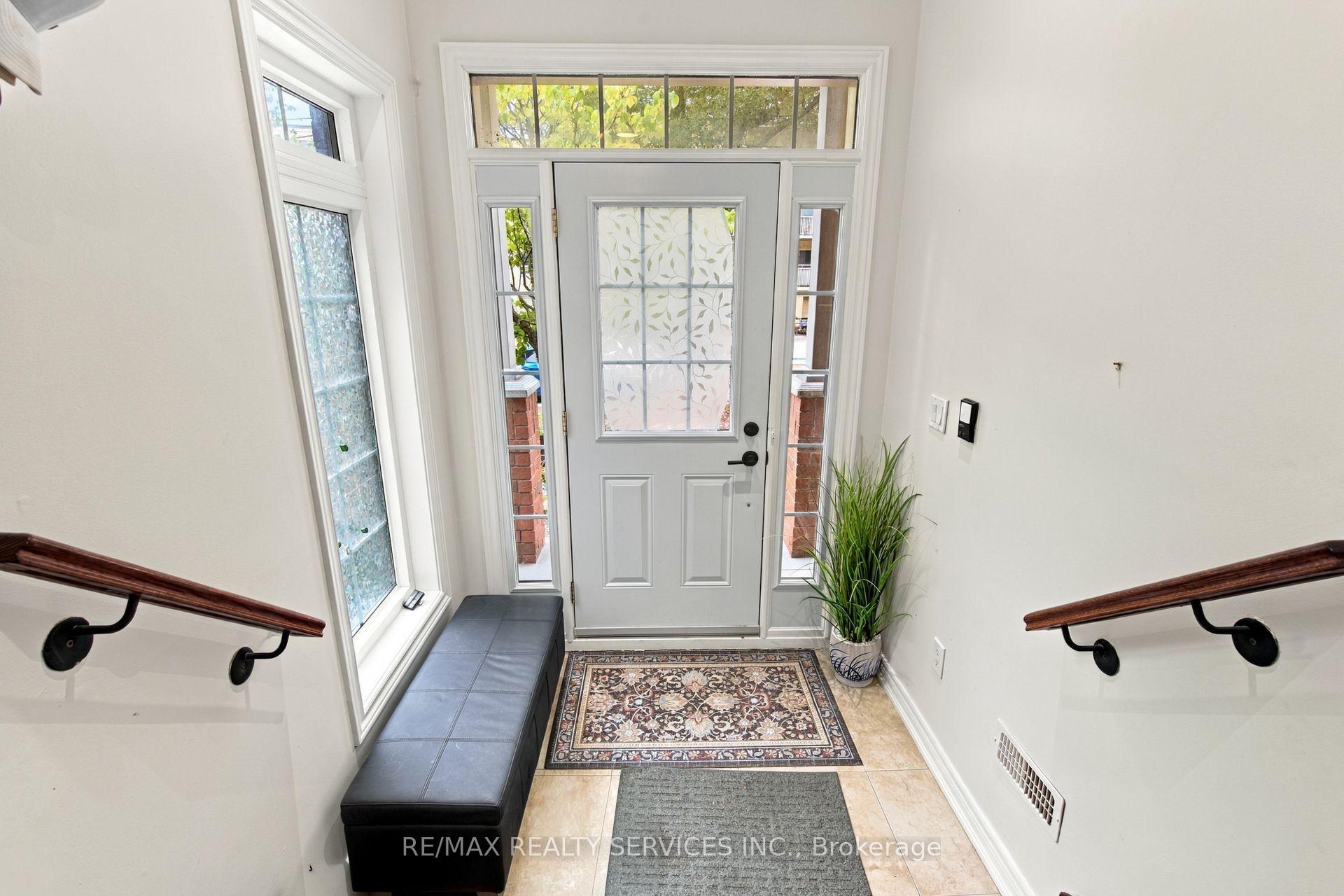 Photo 2 of 38 Bell Manor Drive, Etobicoke, Stonegate-Queensway — HOMEH