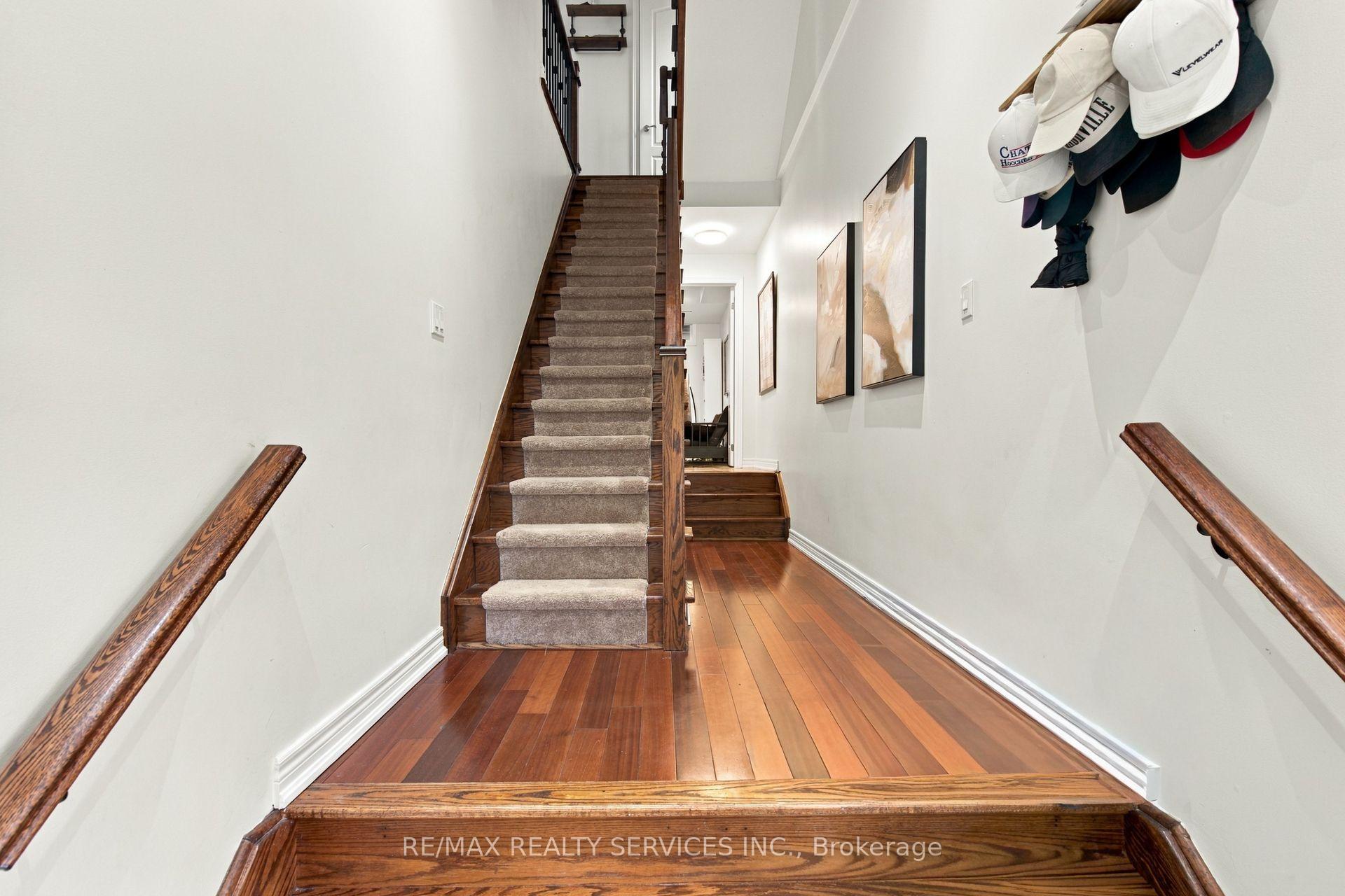 Photo 3 of 38 Bell Manor Drive, Etobicoke, Stonegate-Queensway — HOMEH