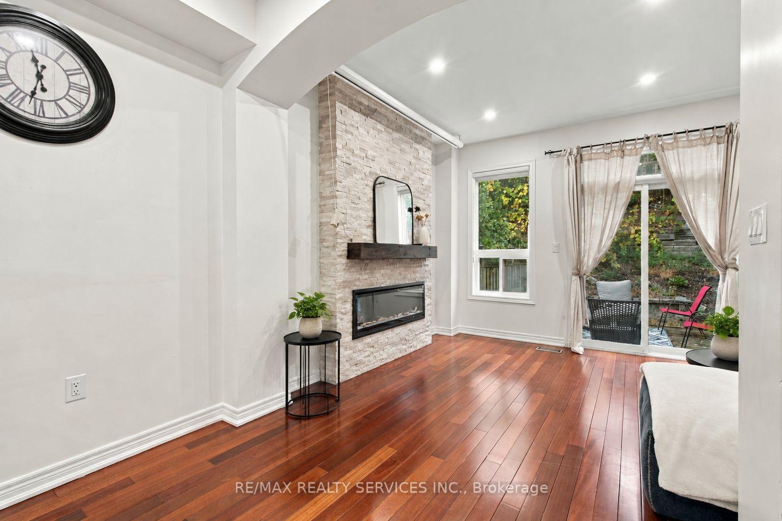 Photo 6 of 38 Bell Manor Drive, Etobicoke, Stonegate-Queensway — HOMEH