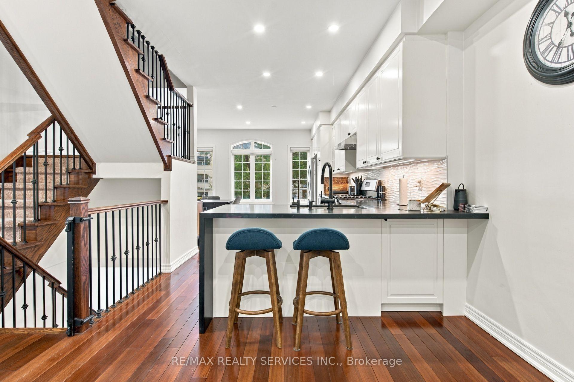 Photo 7 of 38 Bell Manor Drive, Etobicoke, Stonegate-Queensway — HOMEH