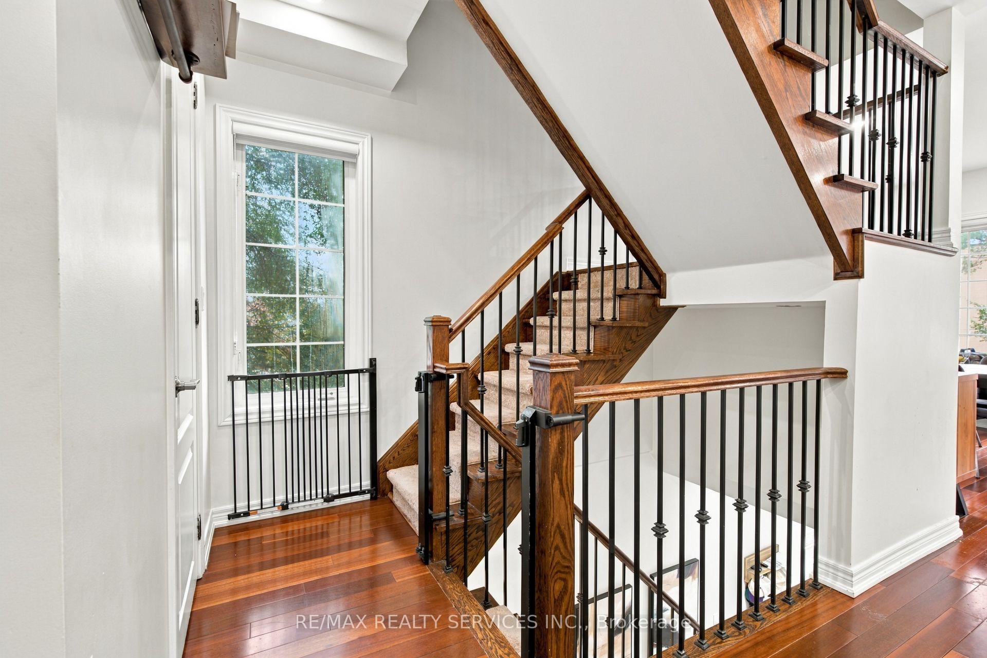 Photo 16 of 38 Bell Manor Drive, Etobicoke, Stonegate-Queensway — HOMEH