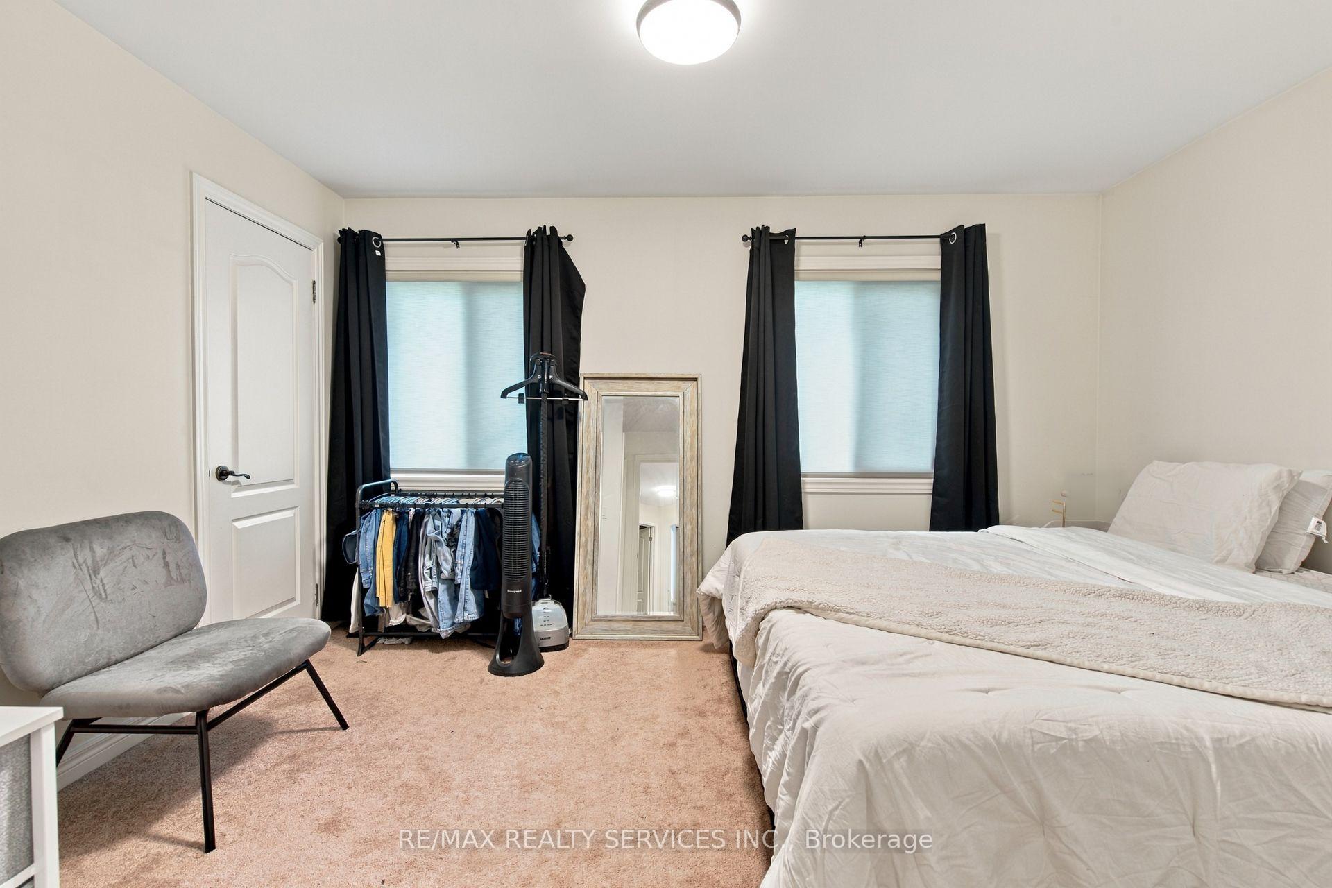 Photo 19 of 38 Bell Manor Drive, Etobicoke, Stonegate-Queensway — HOMEH