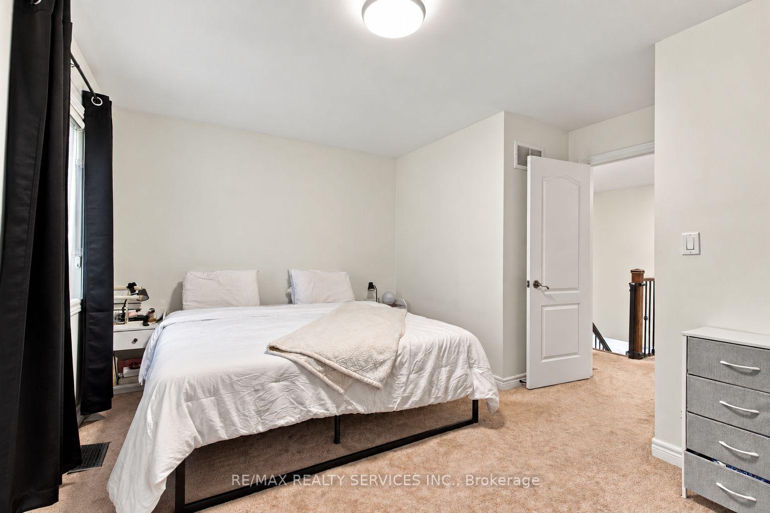 Photo 20 of 38 Bell Manor Drive, Etobicoke, Stonegate-Queensway — HOMEH