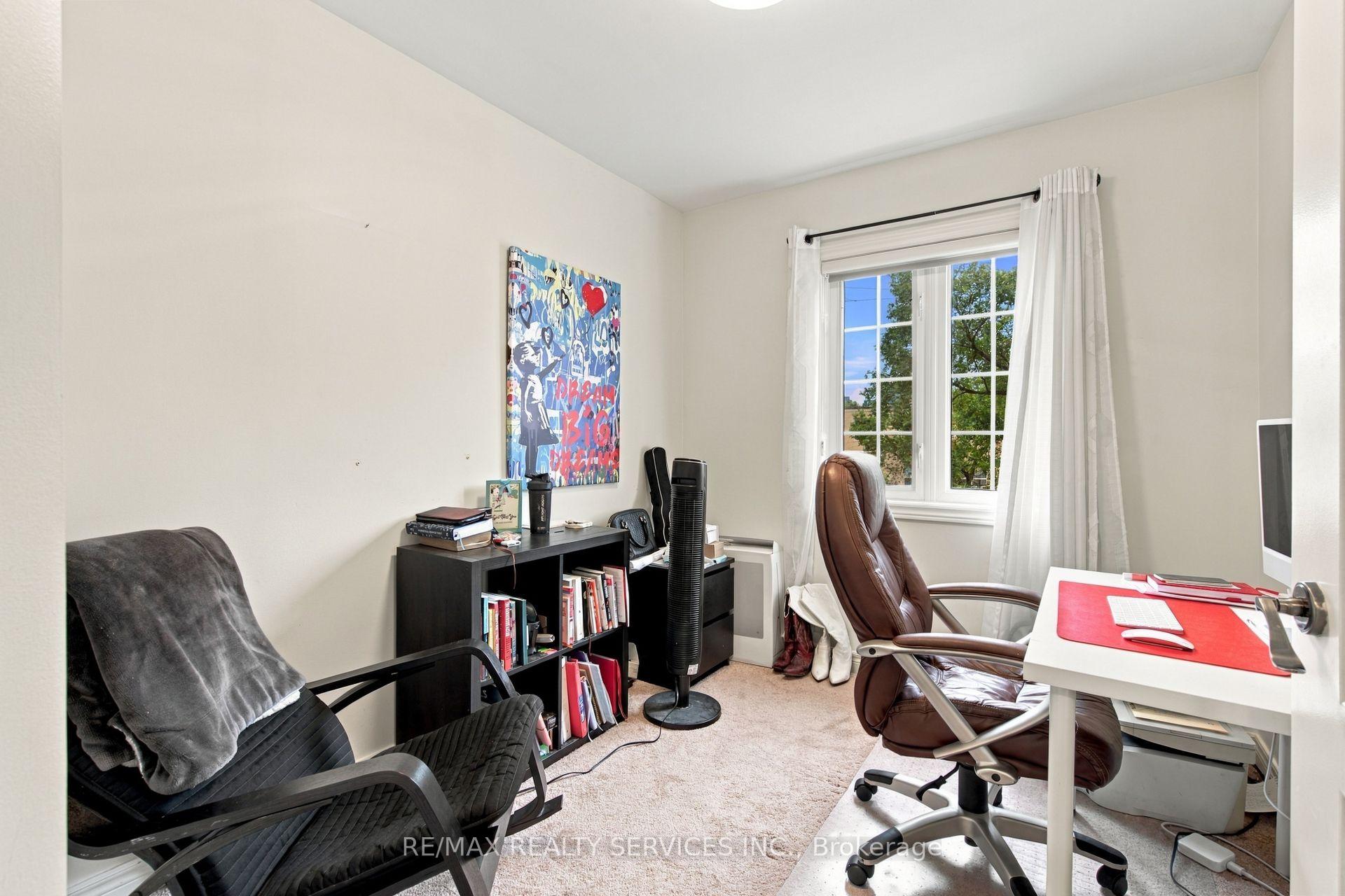 Photo 23 of 38 Bell Manor Drive, Etobicoke, Stonegate-Queensway — HOMEH