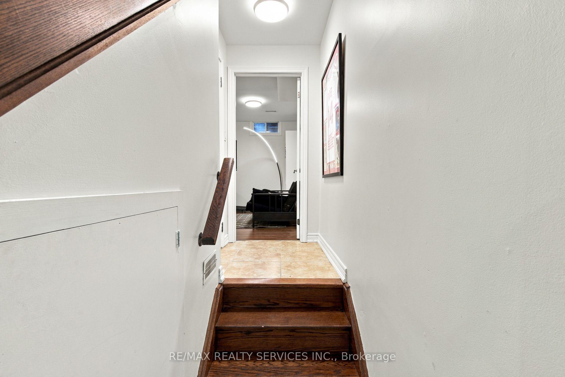 Photo 27 of 38 Bell Manor Drive, Etobicoke, Stonegate-Queensway — HOMEH