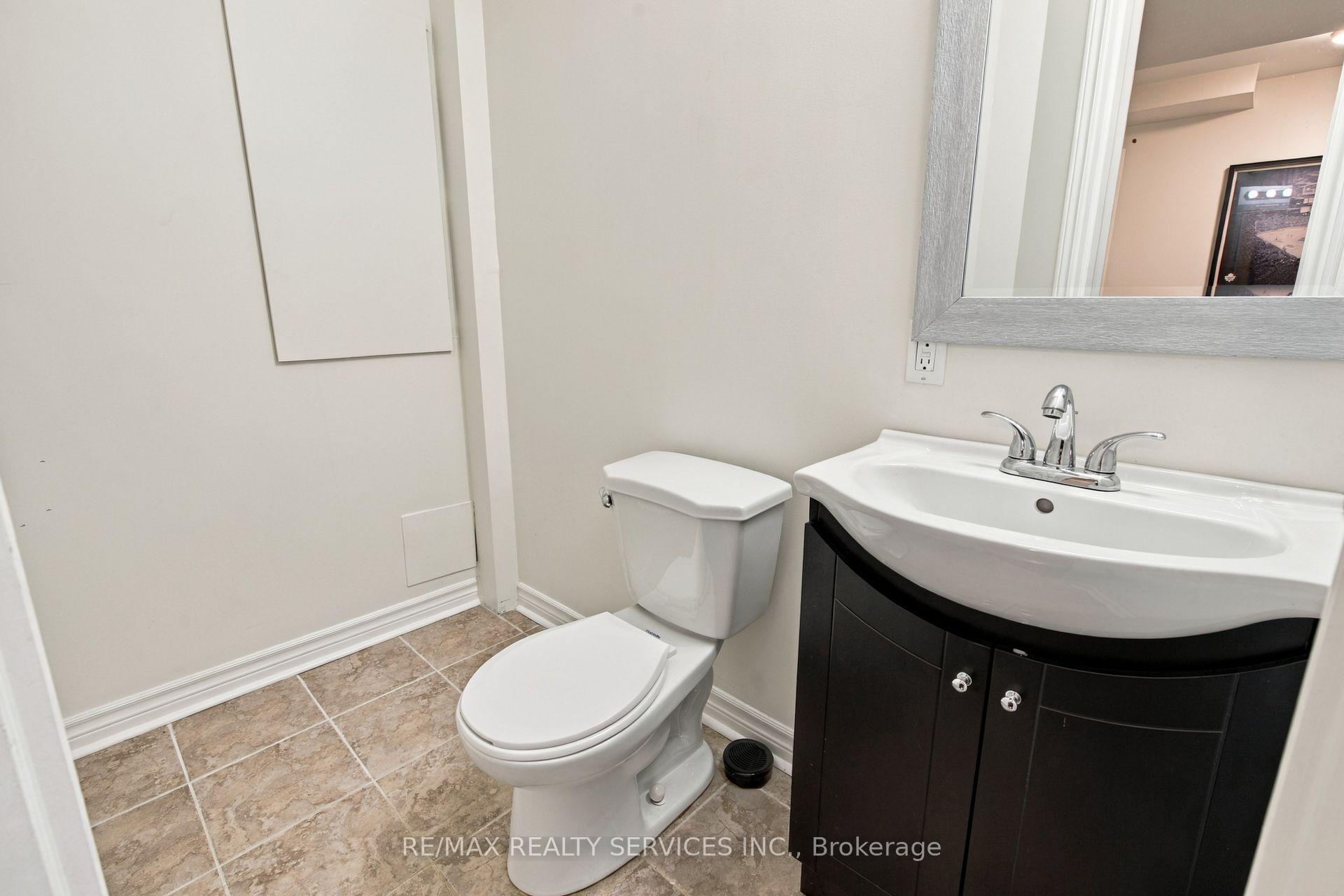 Photo 30 of 38 Bell Manor Drive, Etobicoke, Stonegate-Queensway — HOMEH