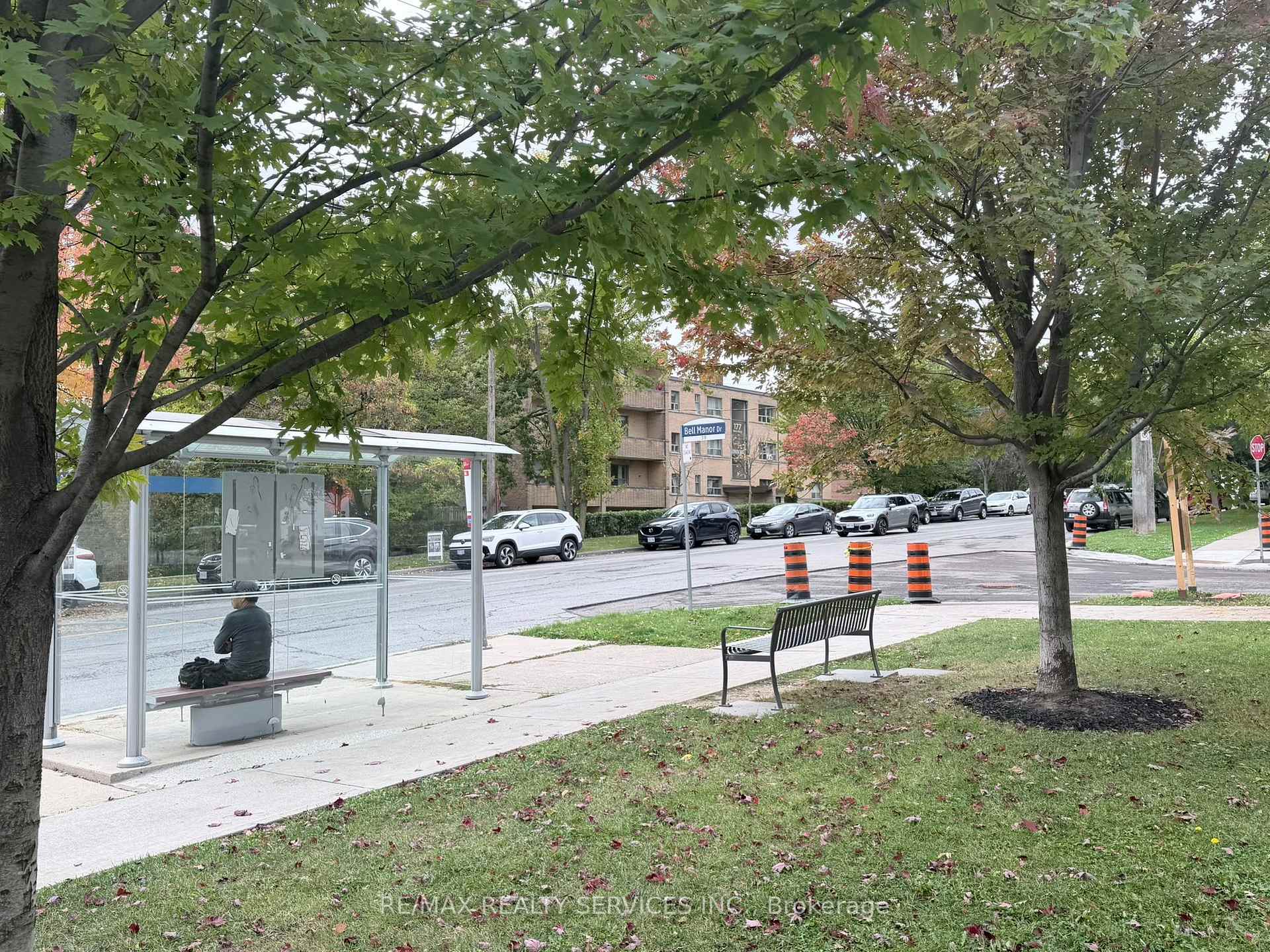 Photo 33 of 38 Bell Manor Drive, Etobicoke, Stonegate-Queensway — HOMEH