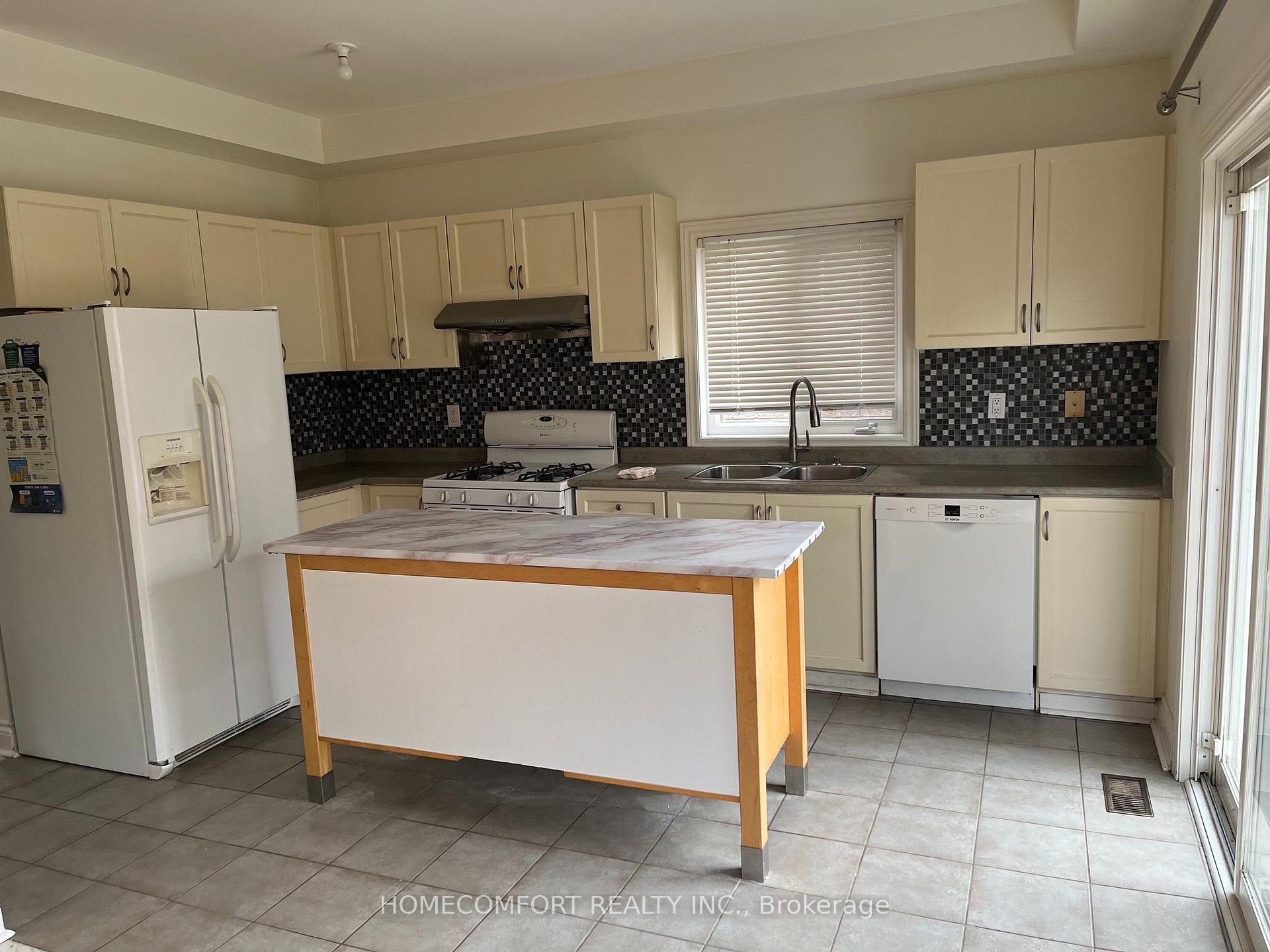 Photo 4 of 22 Amparo Drive, Vaughan, Vellore Village — HOMEH