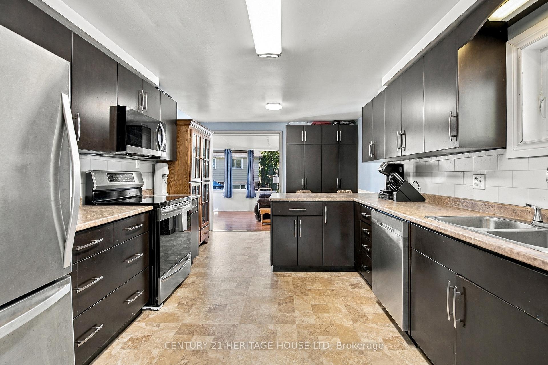 Photo 12 of 664 Hillview Road, Cambridge, Preston North — HOMEH