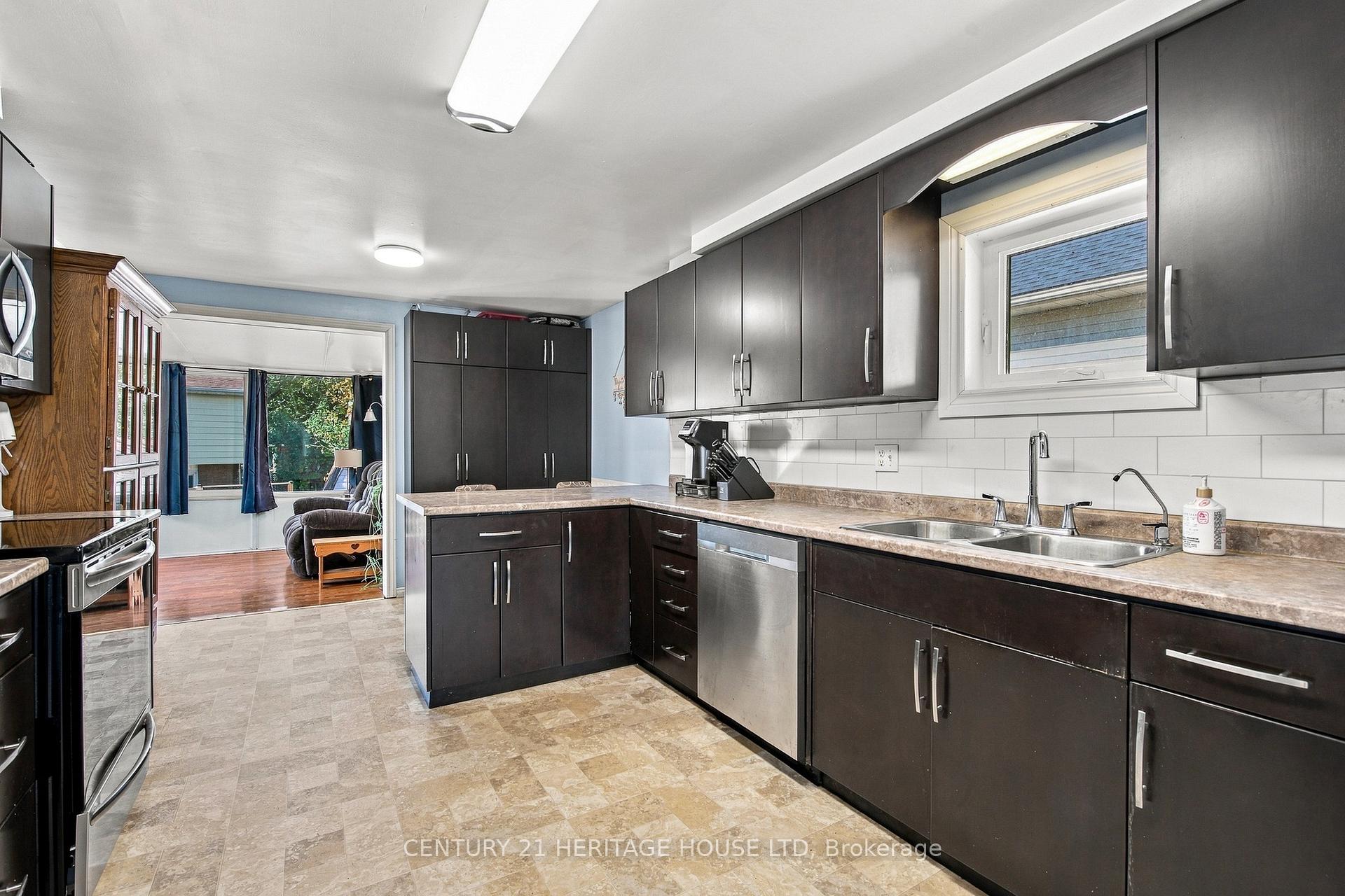 Photo 13 of 664 Hillview Road, Cambridge, Preston North — HOMEH