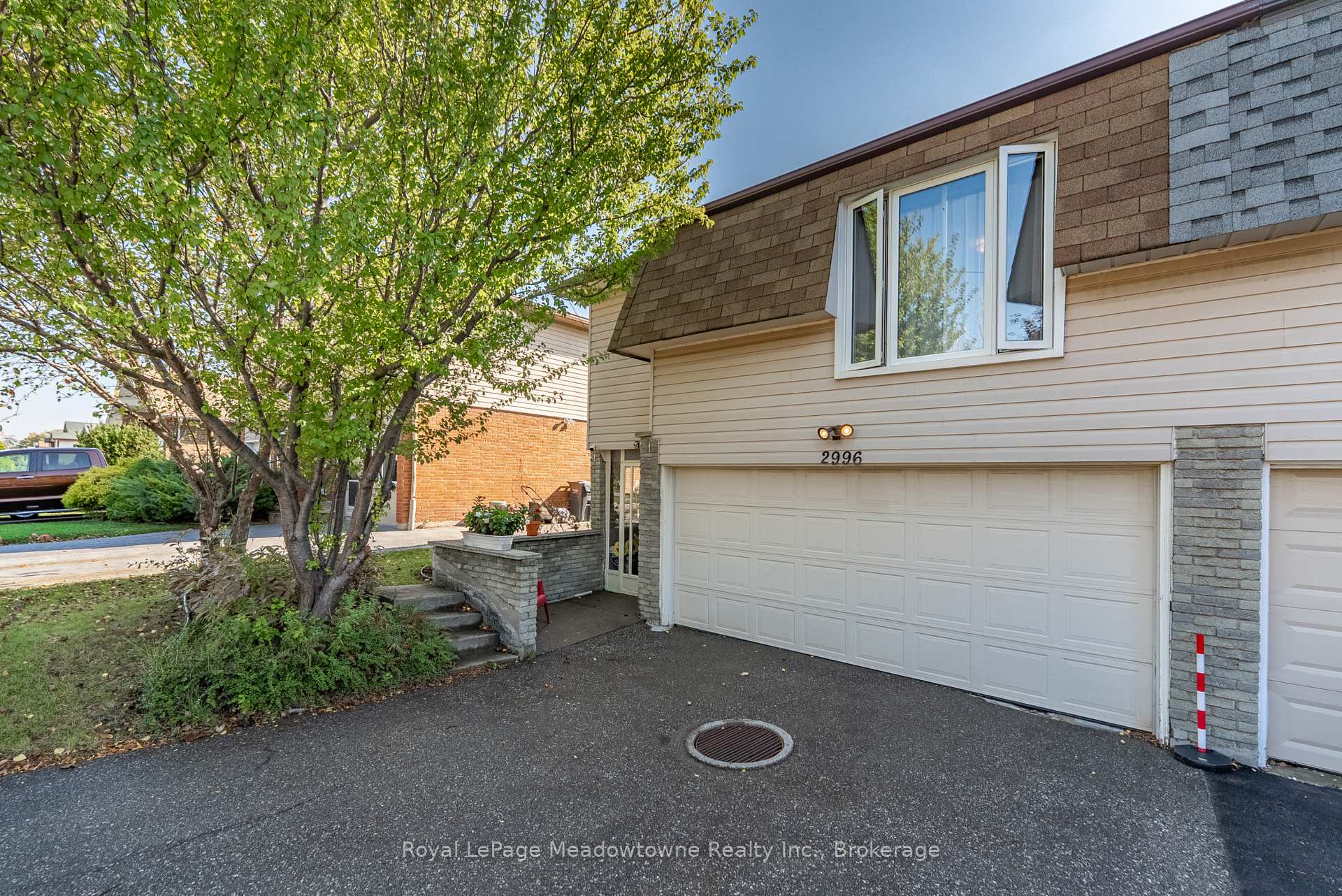 Photo of 2996 Windjammer Road