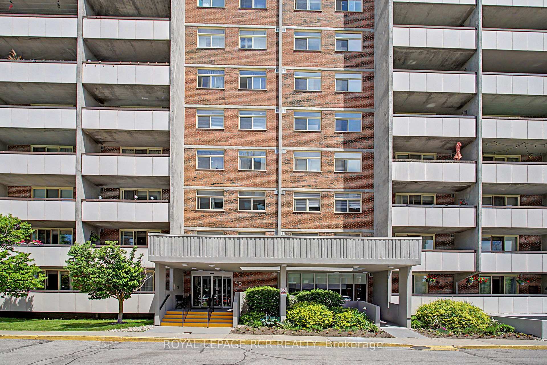 Photo 2 of Unit 1011, 40 William Roe Boulevard, Newmarket, Central Newmarket — HOMEH