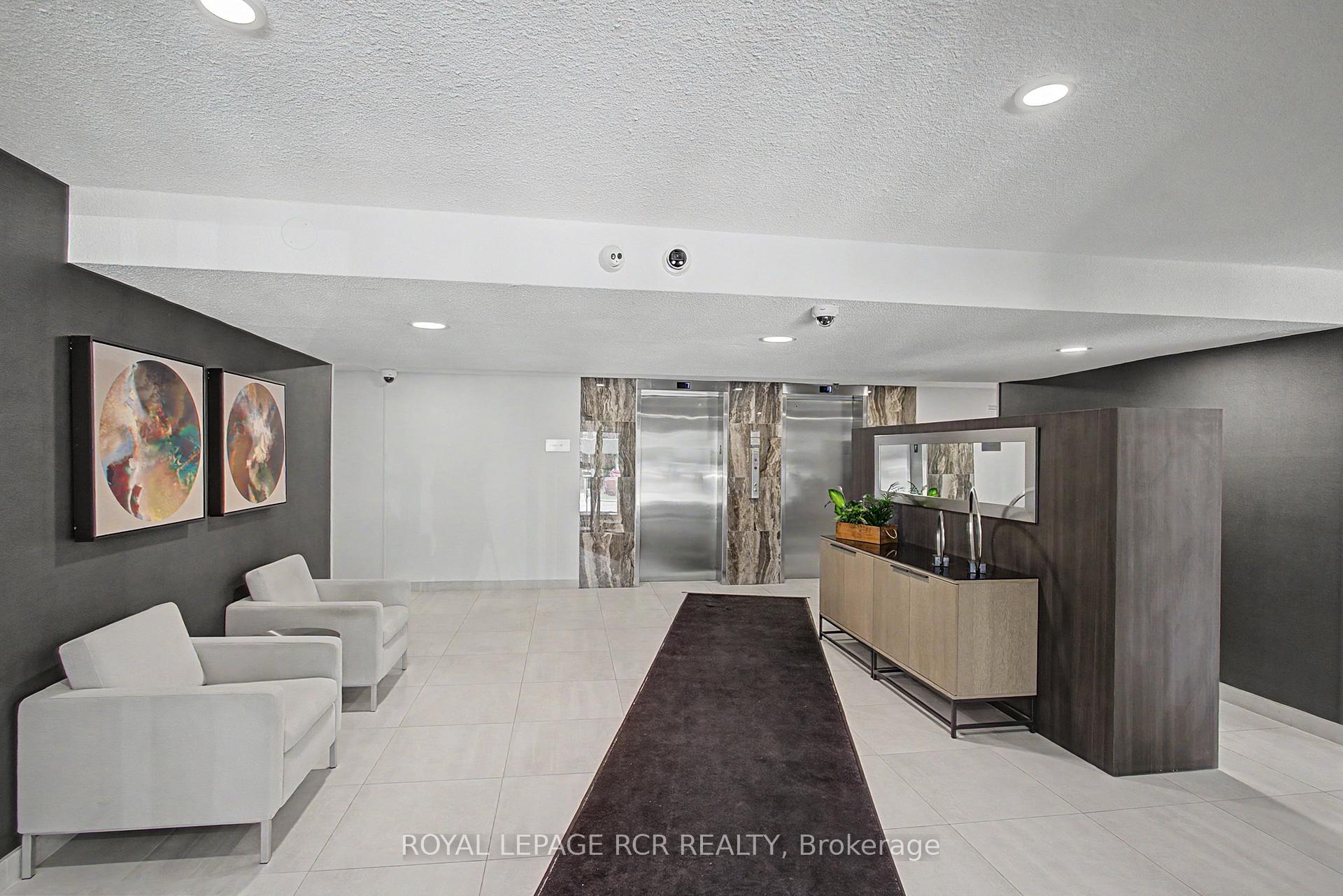 Photo 3 of Unit 1011, 40 William Roe Boulevard, Newmarket, Central Newmarket — HOMEH