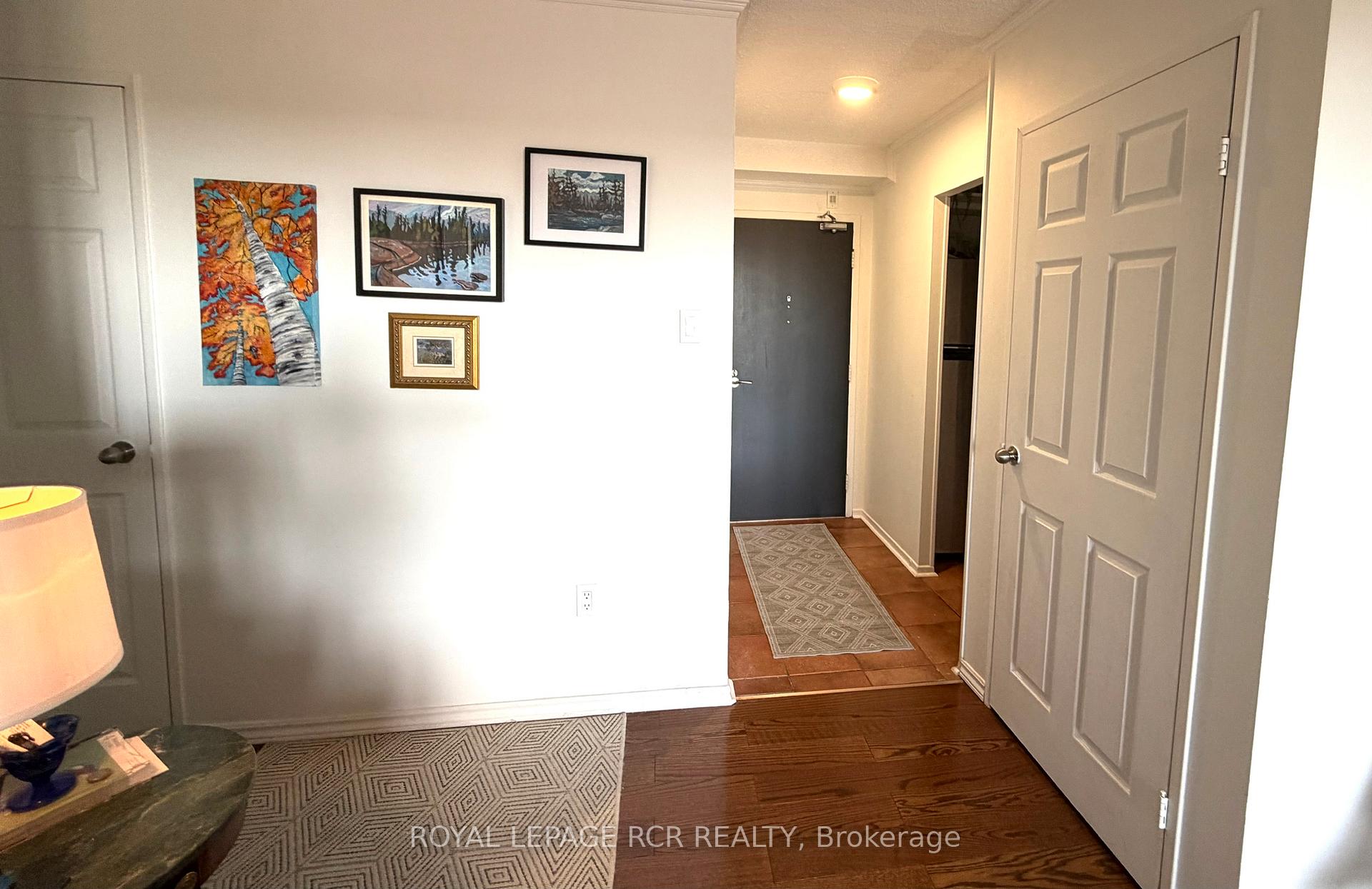 Photo 6 of Unit 1011, 40 William Roe Boulevard, Newmarket, Central Newmarket — HOMEH
