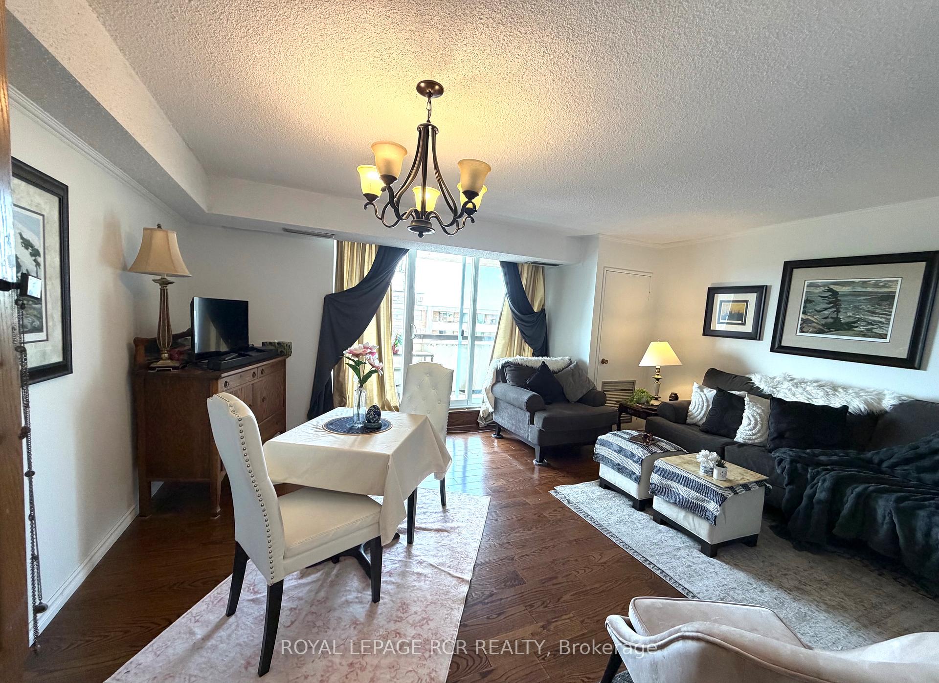 Photo 8 of Unit 1011, 40 William Roe Boulevard, Newmarket, Central Newmarket — HOMEH