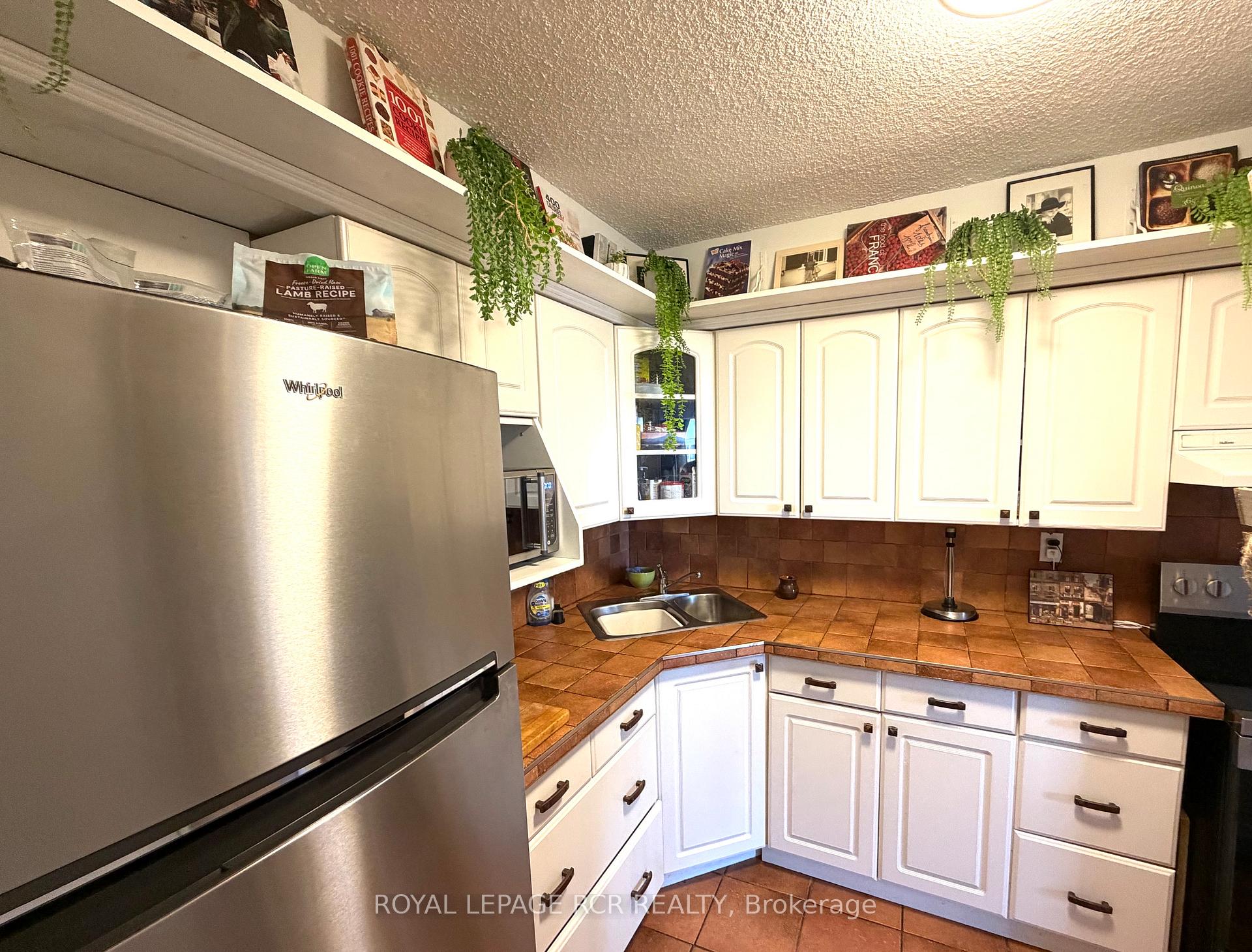 Photo 10 of Unit 1011, 40 William Roe Boulevard, Newmarket, Central Newmarket — HOMEH