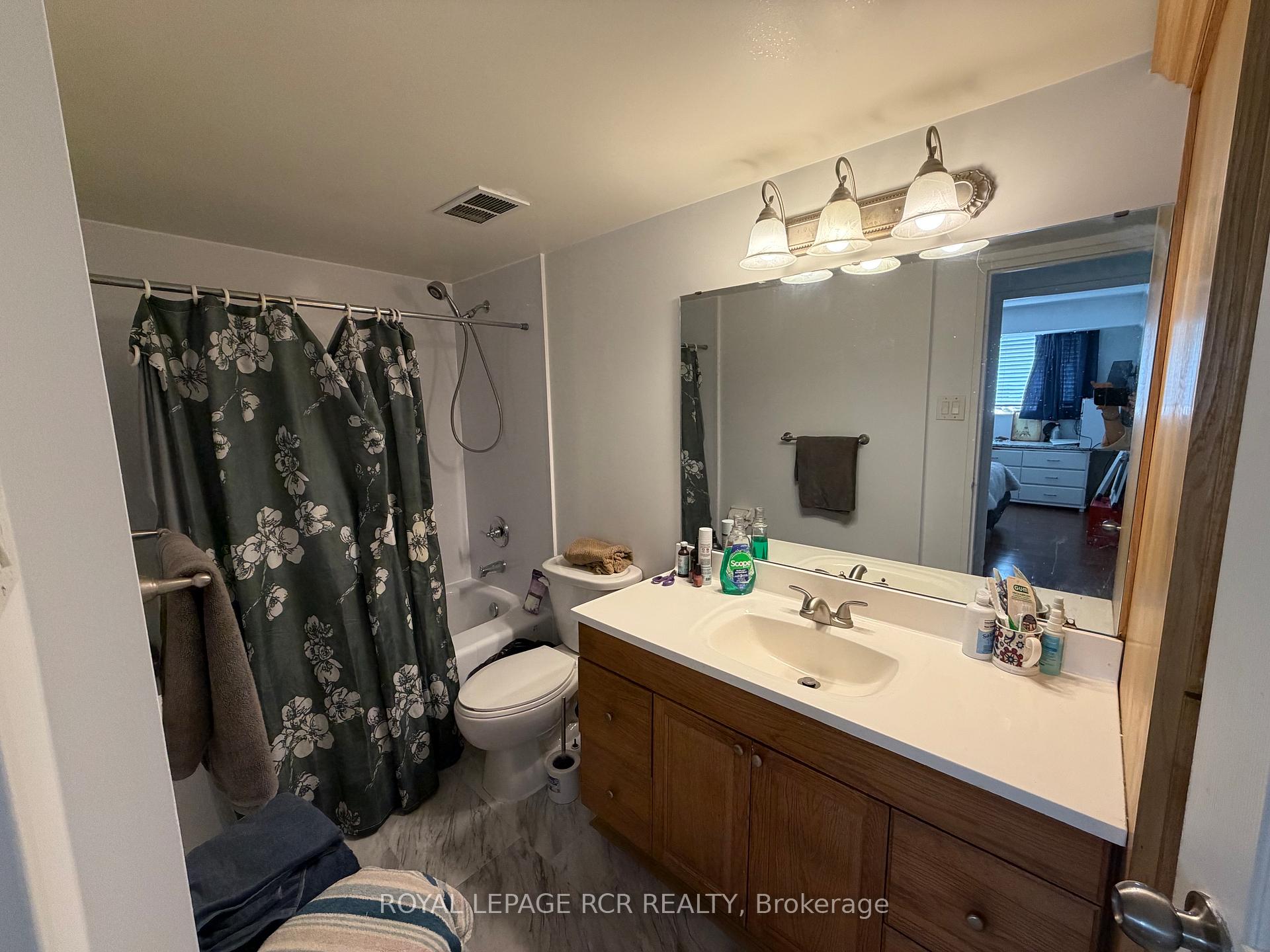 Photo 14 of Unit 1011, 40 William Roe Boulevard, Newmarket, Central Newmarket — HOMEH