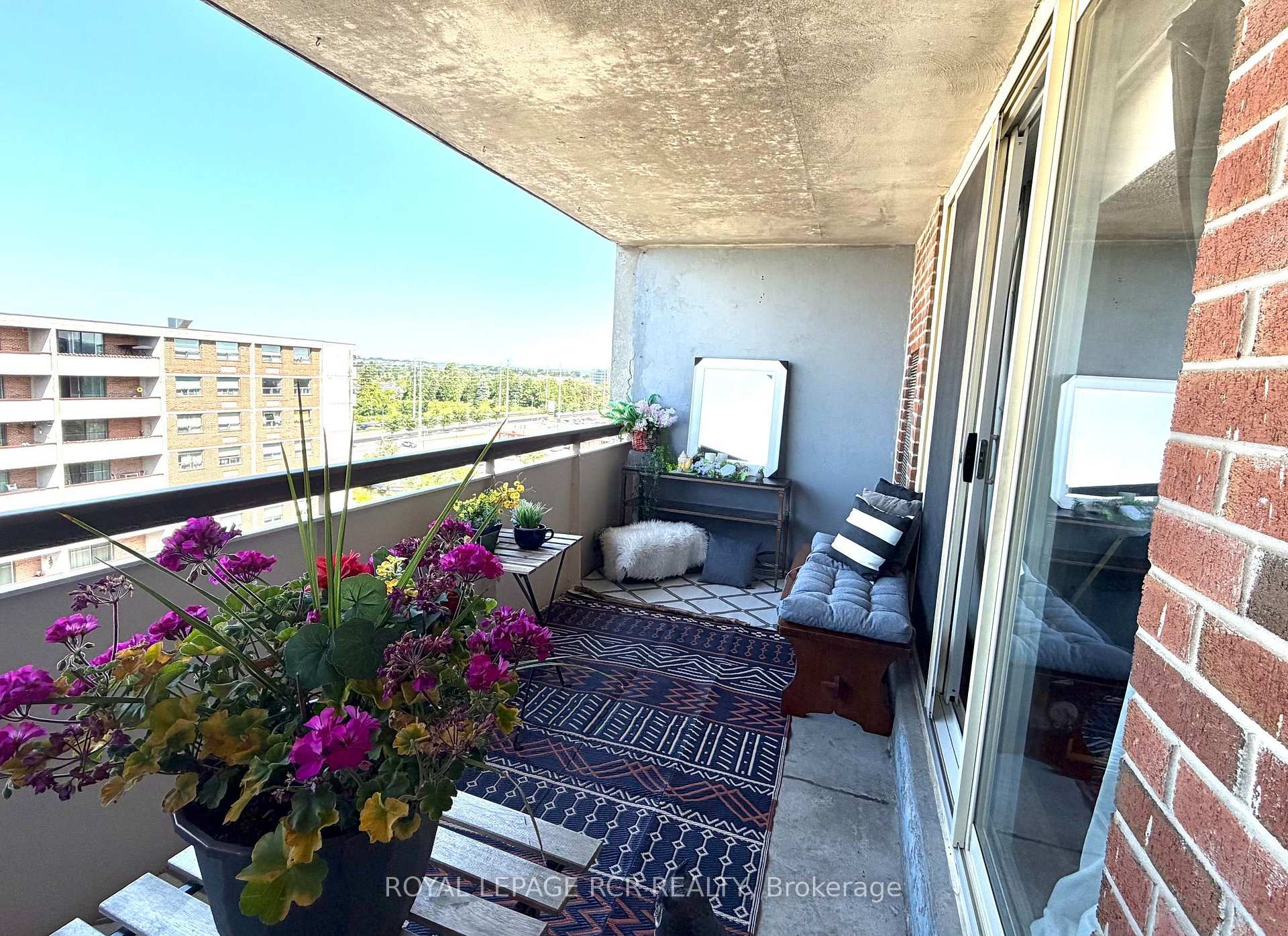 Photo 15 of Unit 1011, 40 William Roe Boulevard, Newmarket, Central Newmarket — HOMEH