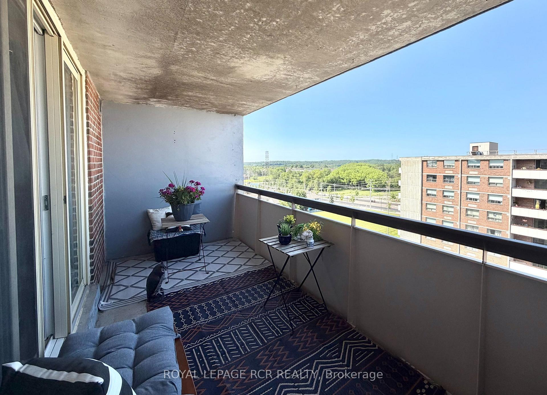 Photo 16 of Unit 1011, 40 William Roe Boulevard, Newmarket, Central Newmarket — HOMEH