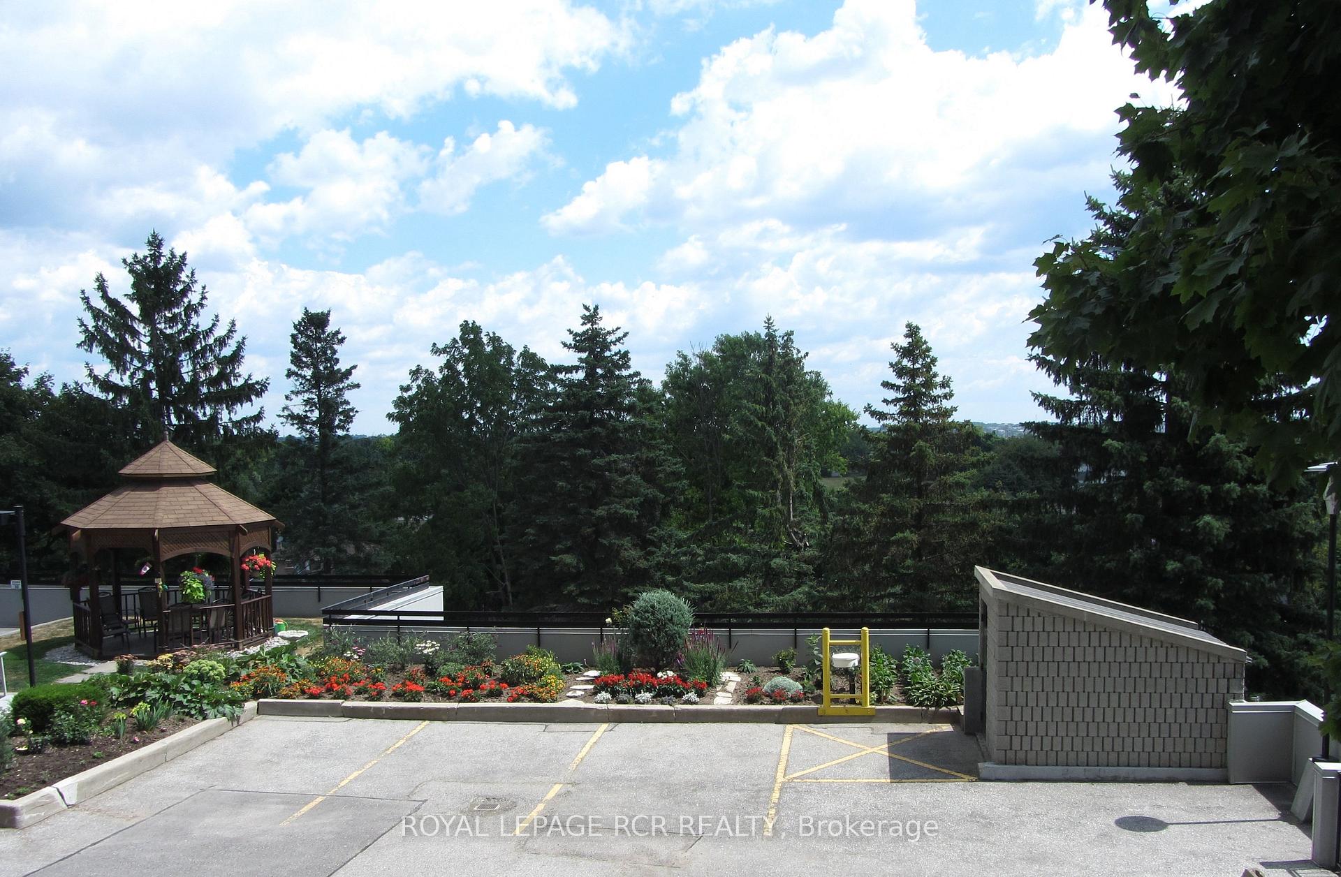 Photo 25 of Unit 1011, 40 William Roe Boulevard, Newmarket, Central Newmarket — HOMEH